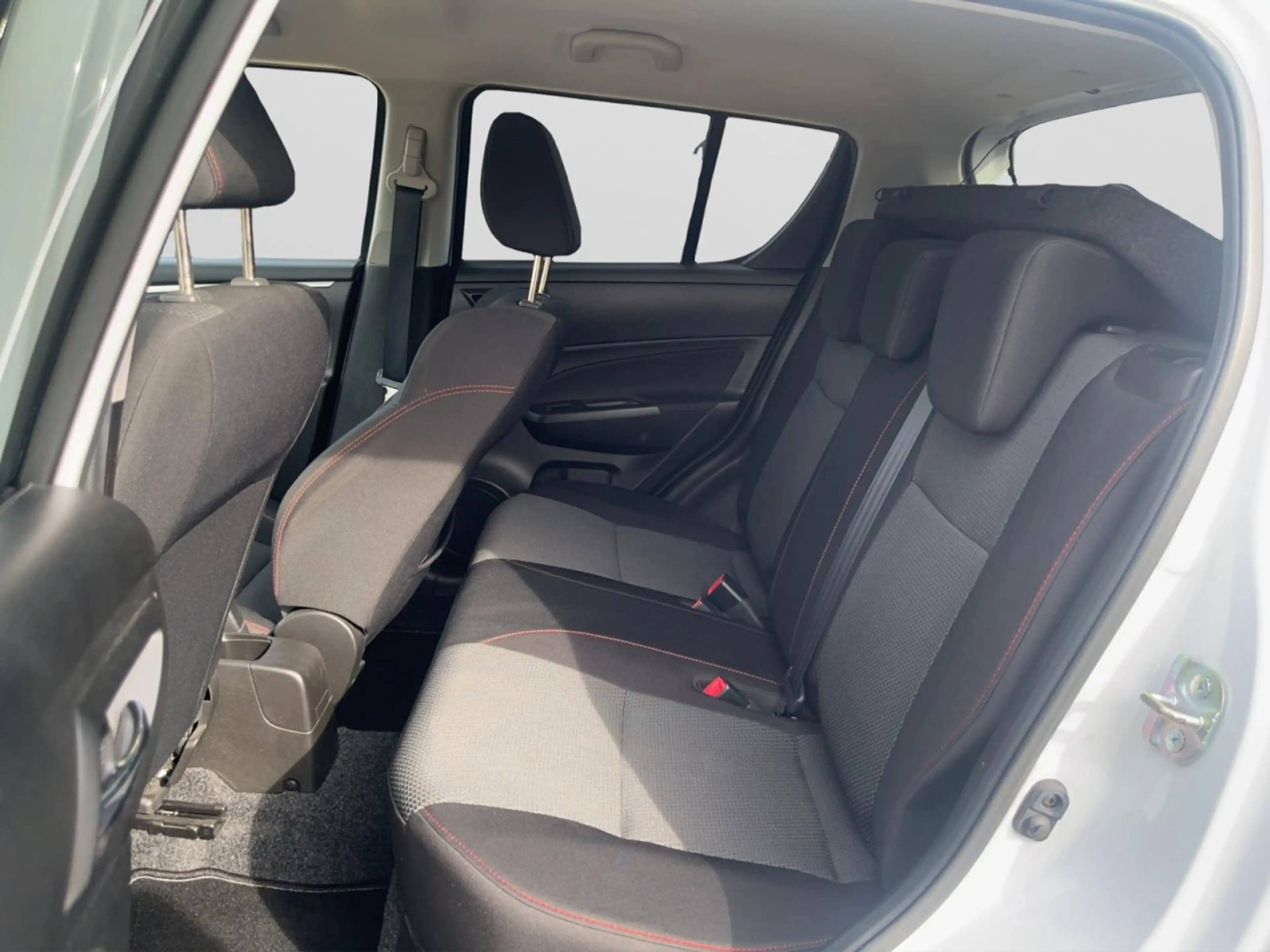 Suzuki Swift Sport 1.6 Sport Klima Xenon Sitzheizung — photo 14
