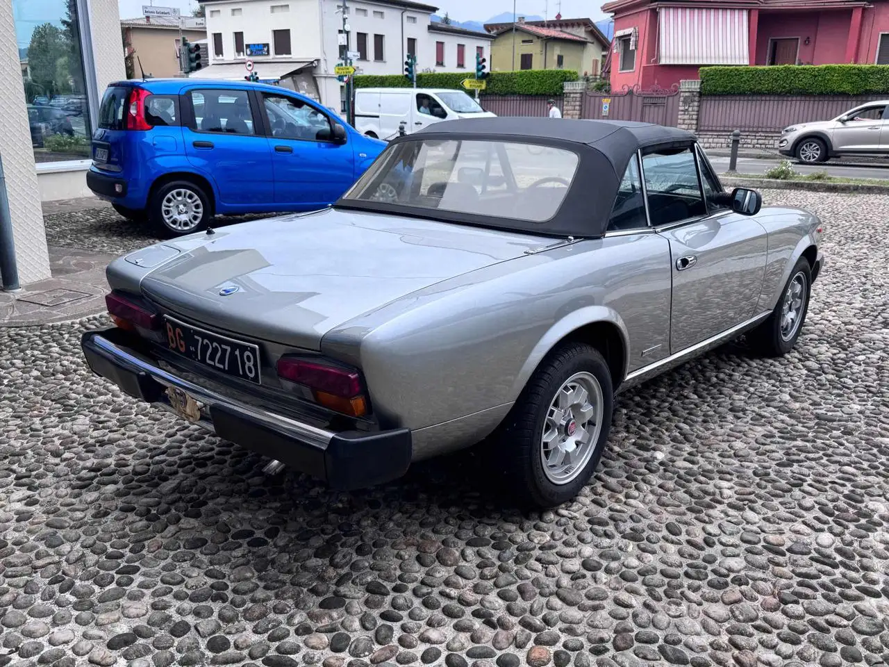 Fiat 124 Spider spidereuropa azzurra, foto 4