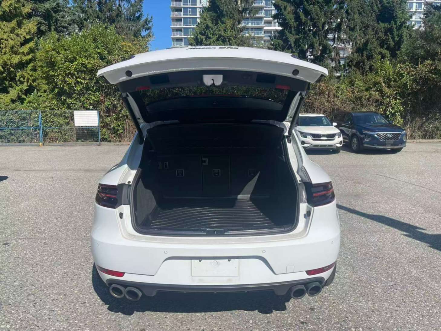 2018 Porsche Macan GTS AWD thumb 8