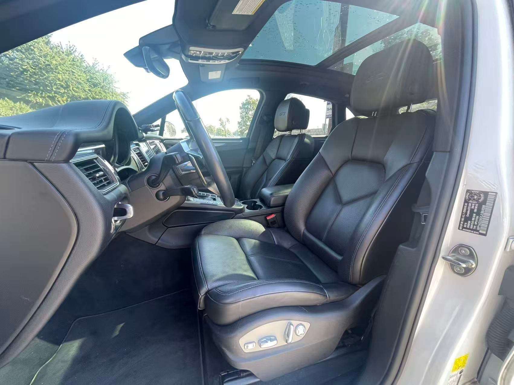 2018 Porsche Macan GTS AWD thumb 11