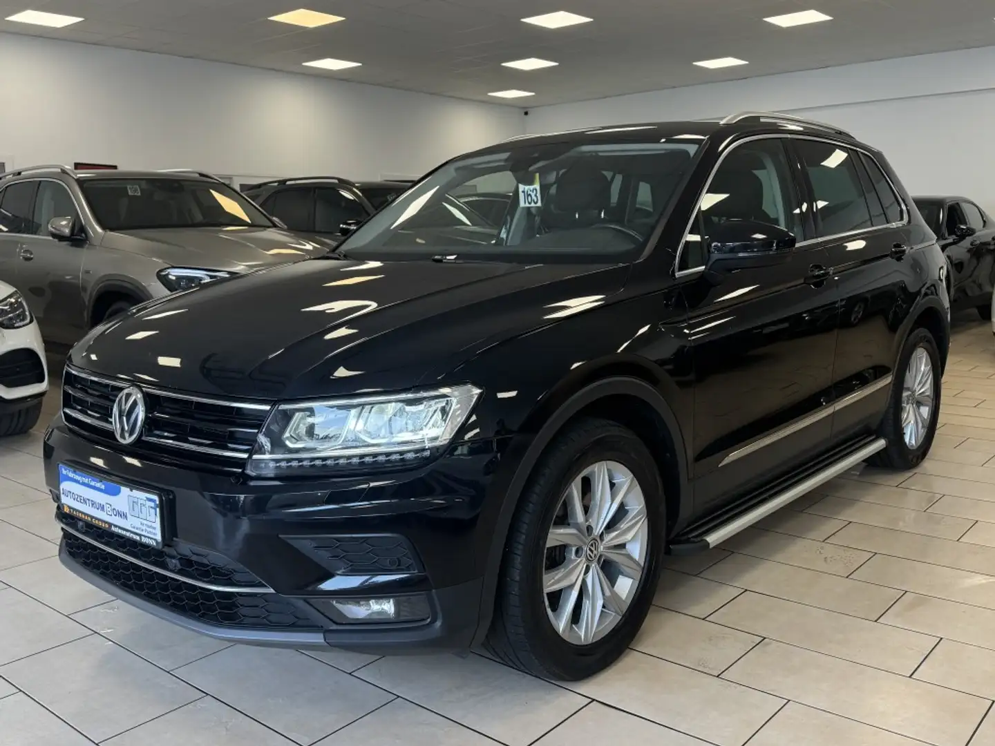 Volkswagen Tiguan 4M Highline*Active Info*AHK*LED*Navi*ACC crna - 1