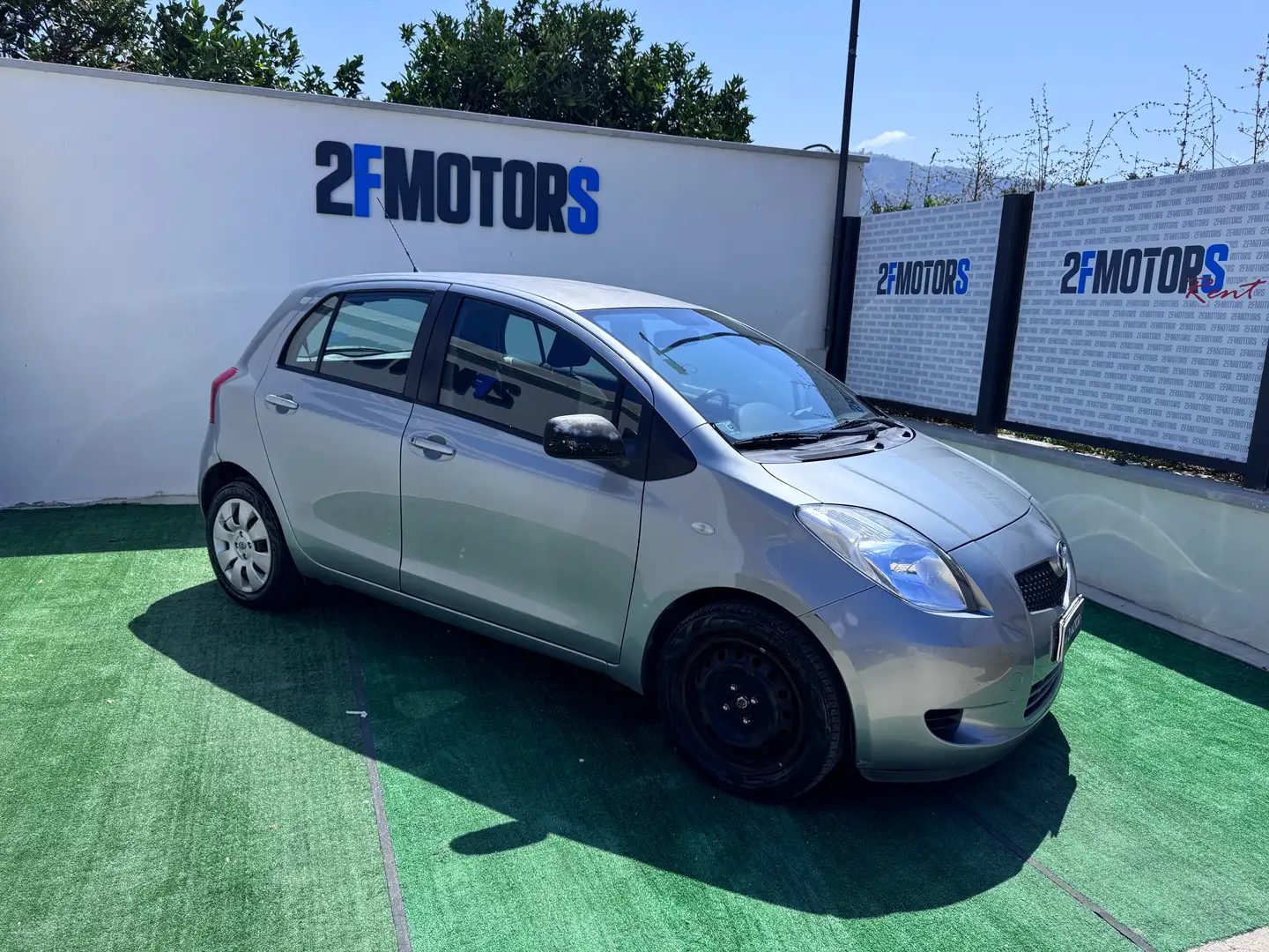 Toyota Yaris 5p 1.0 Sol Grigio - 2