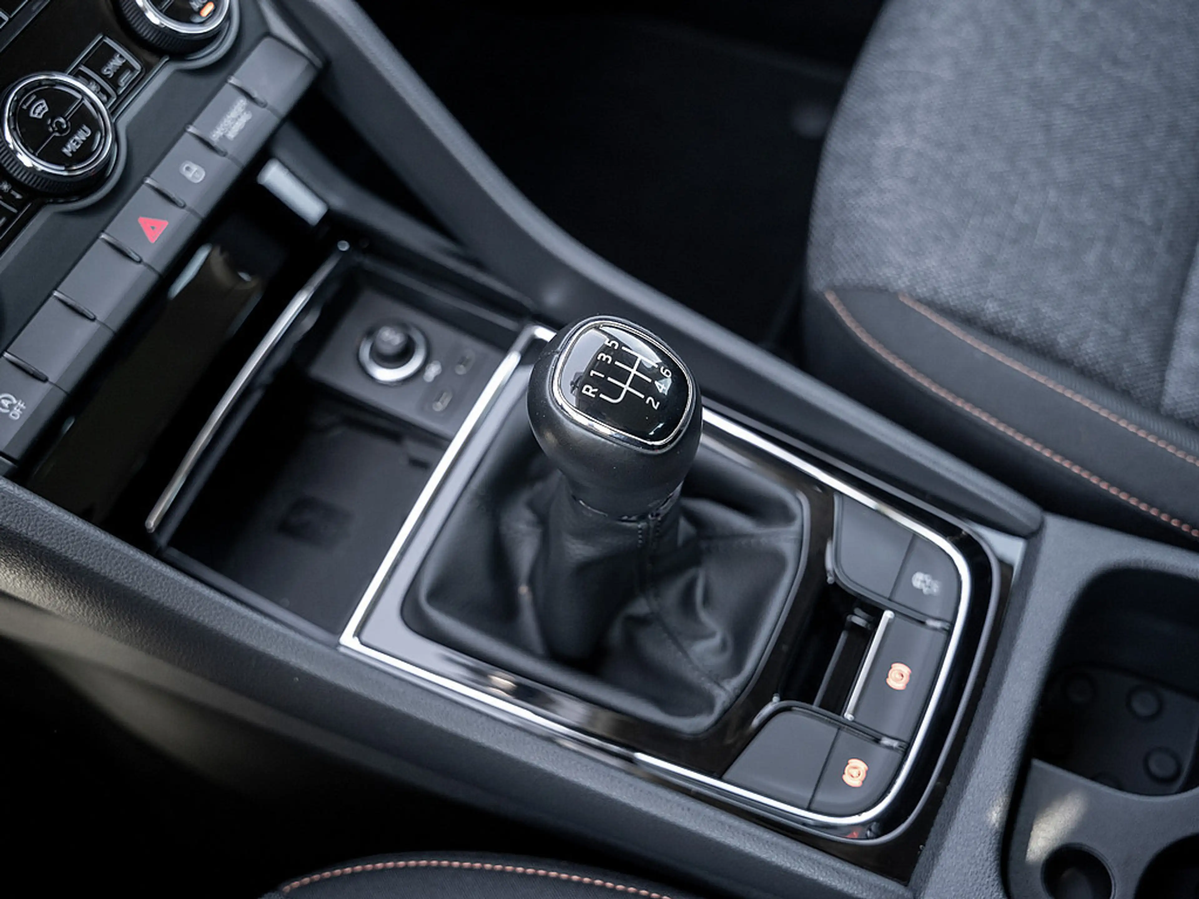 Skoda Karoq 2.0 TDI Clever AHK KAM LED SHZ PDC NAVI — photo 9