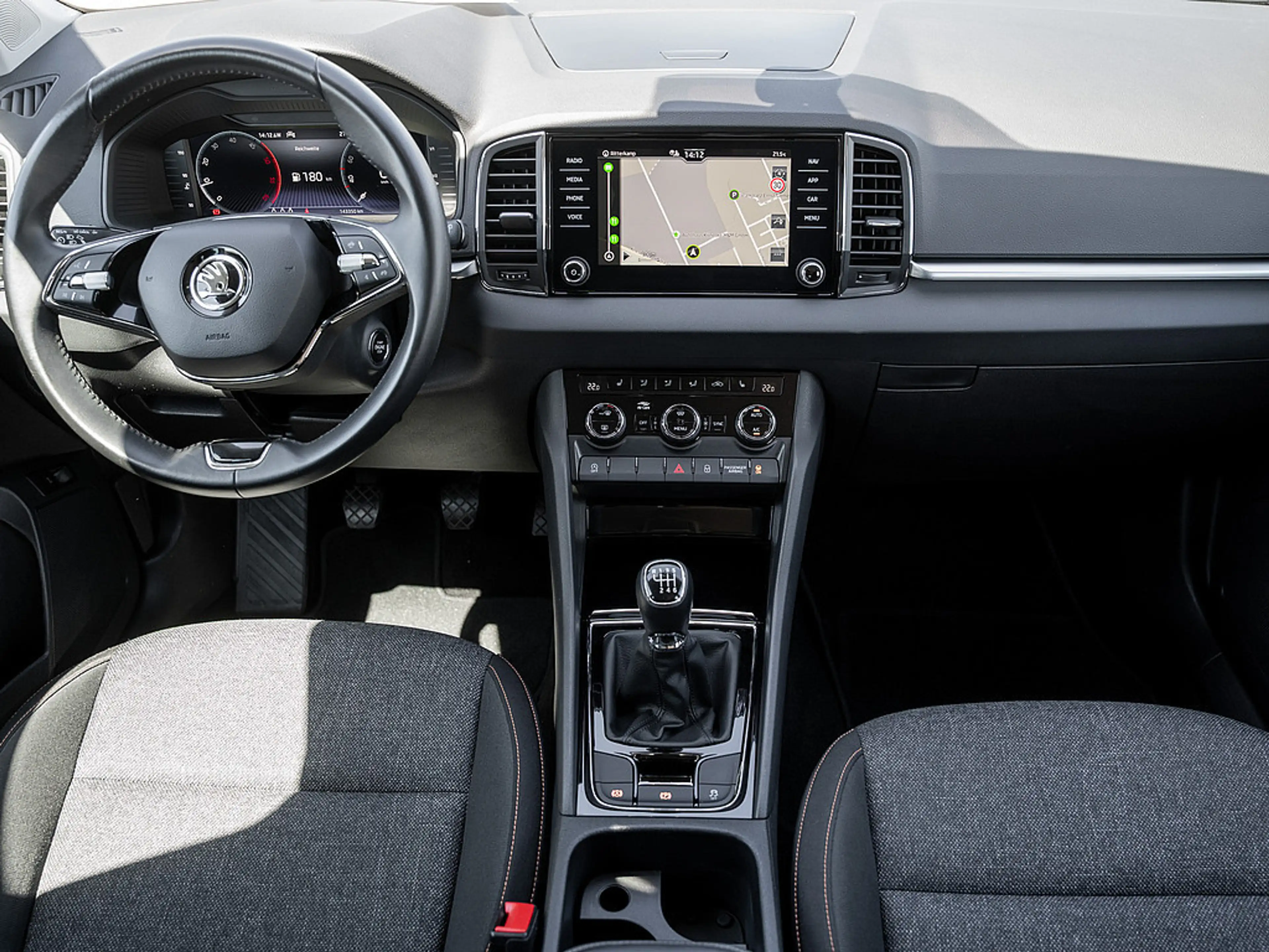 Skoda Karoq 2.0 TDI Clever AHK KAM LED SHZ PDC NAVI — photo 6