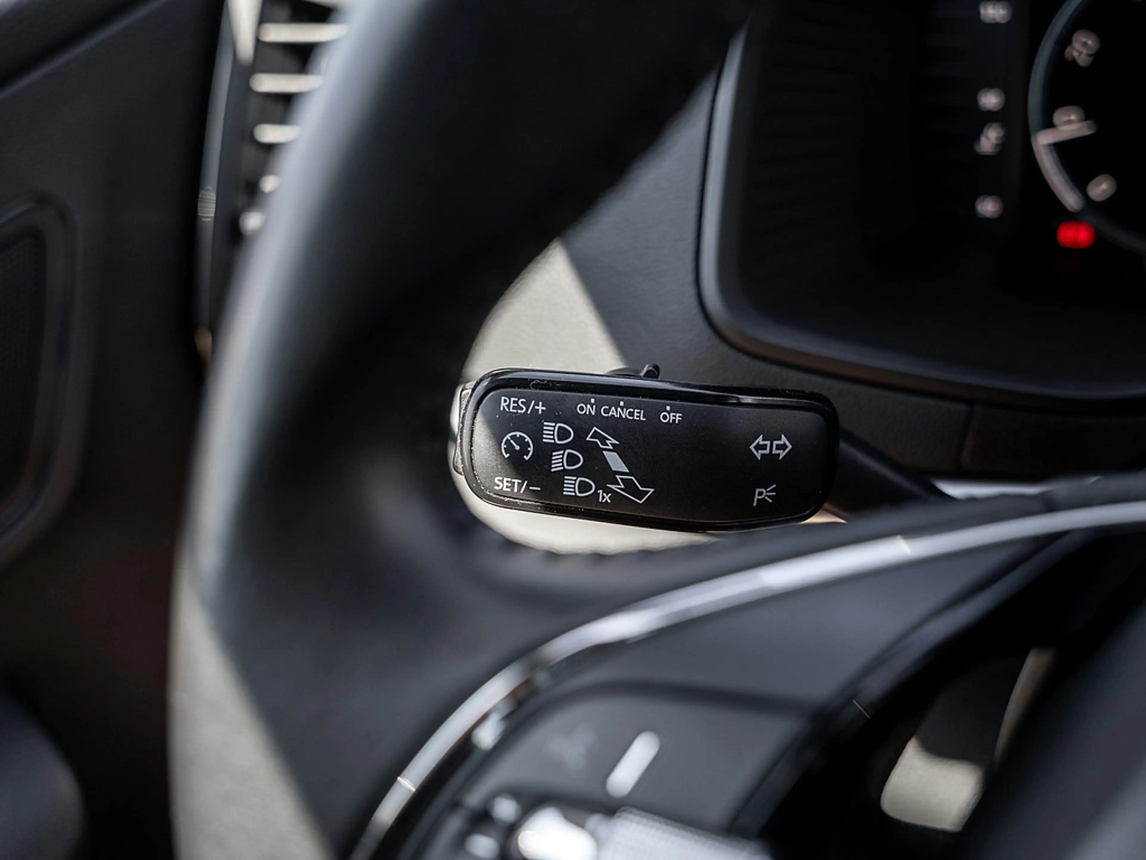 Skoda Karoq 2.0 TDI Clever AHK KAM LED SHZ PDC NAVI — photo 12
