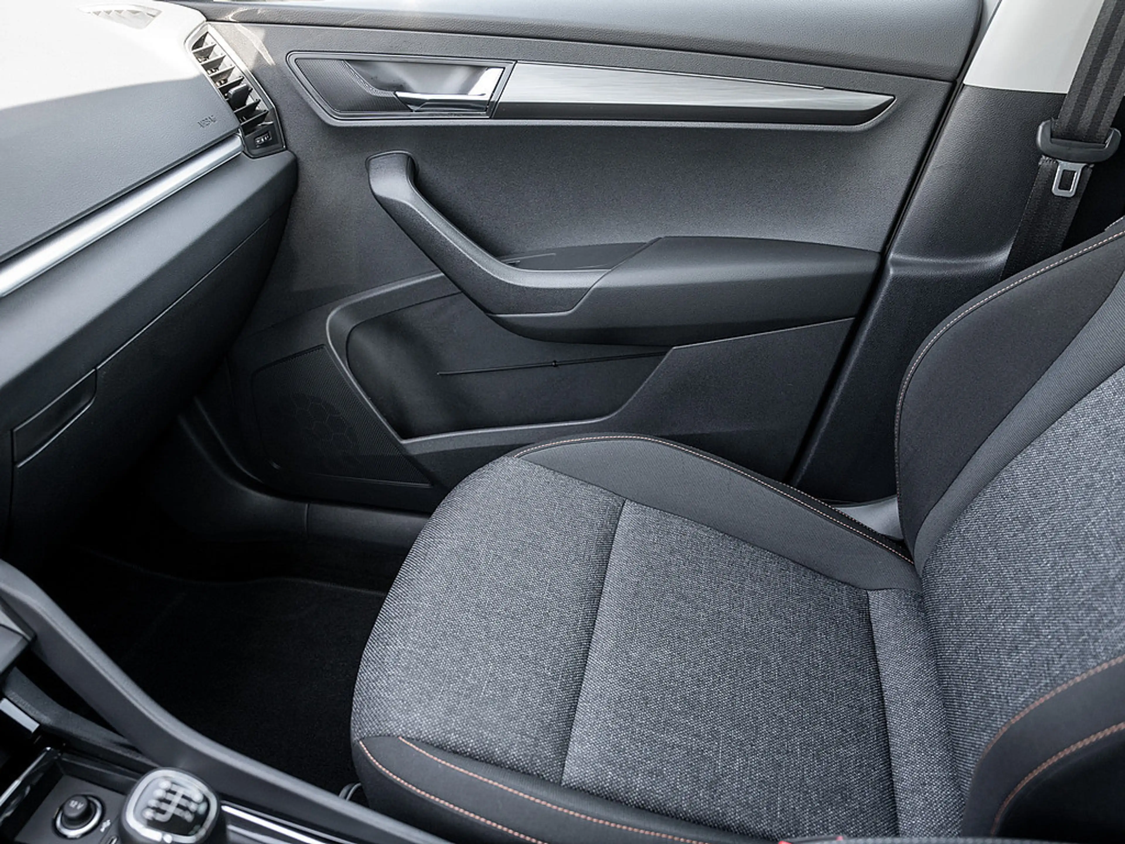 Skoda Karoq 2.0 TDI Clever AHK KAM LED SHZ PDC NAVI — photo 10
