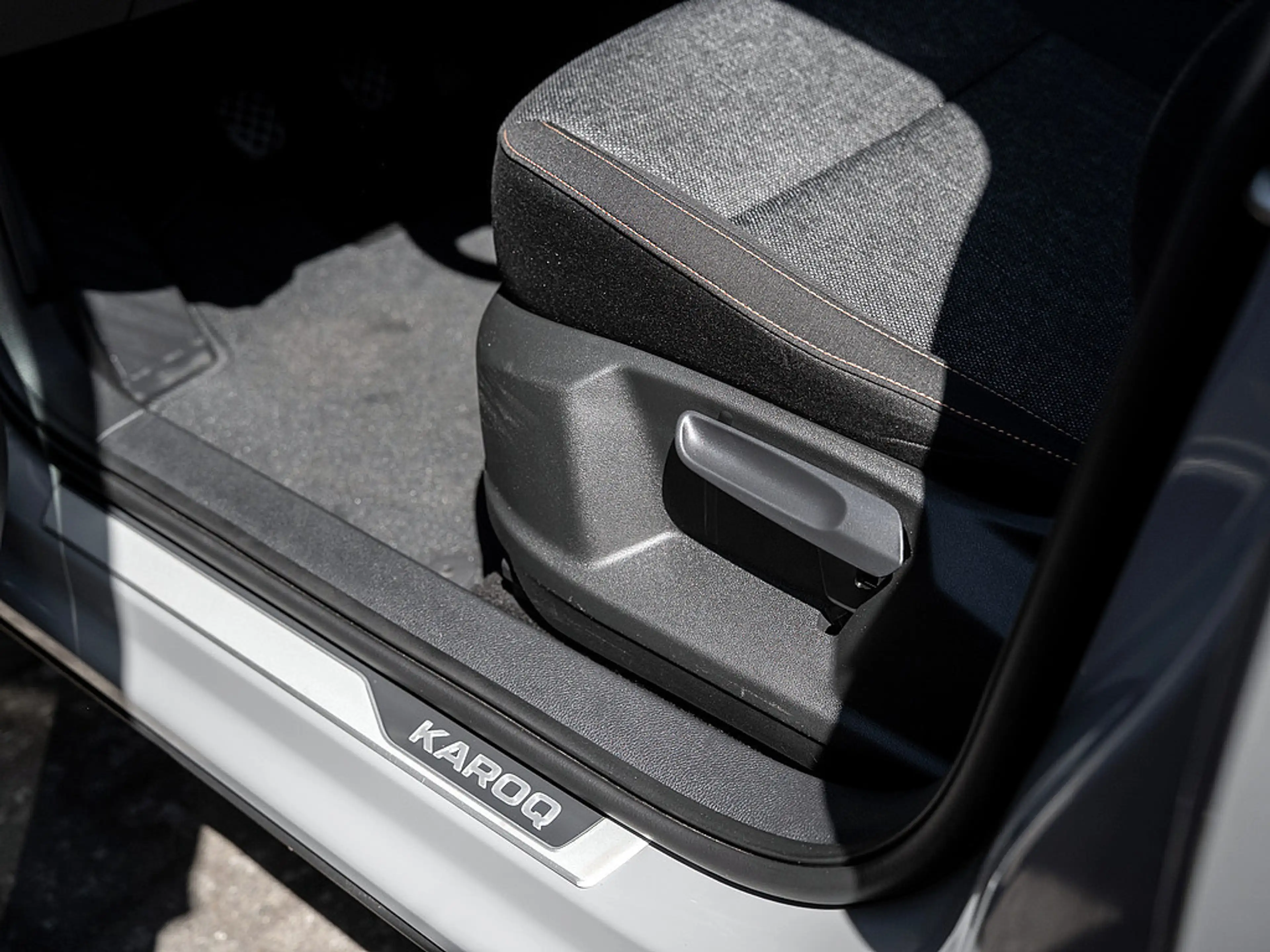 Skoda Karoq 2.0 TDI Clever AHK KAM LED SHZ PDC NAVI — photo 14