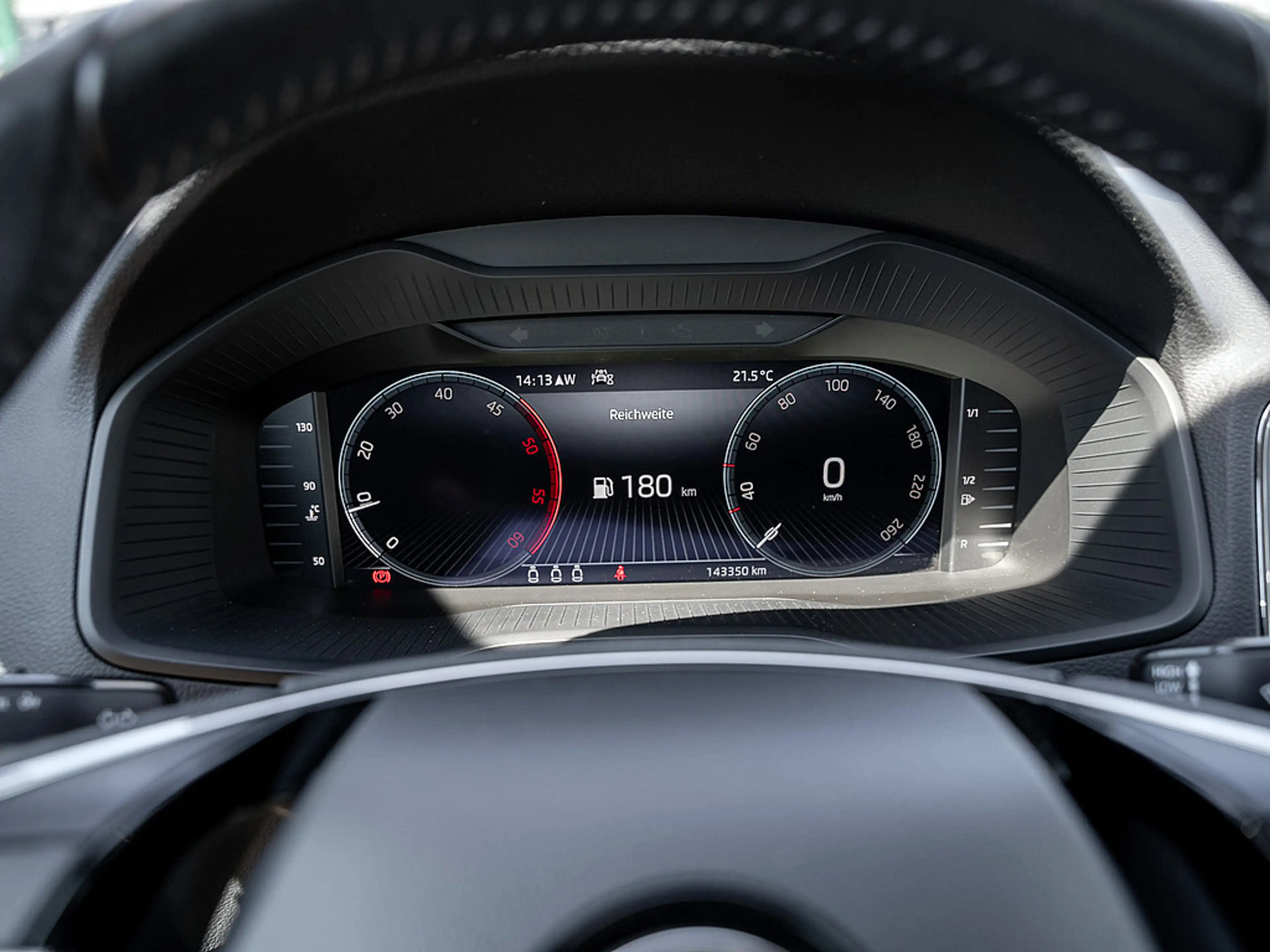 Skoda Karoq 2.0 TDI Clever AHK KAM LED SHZ PDC NAVI — photo 11