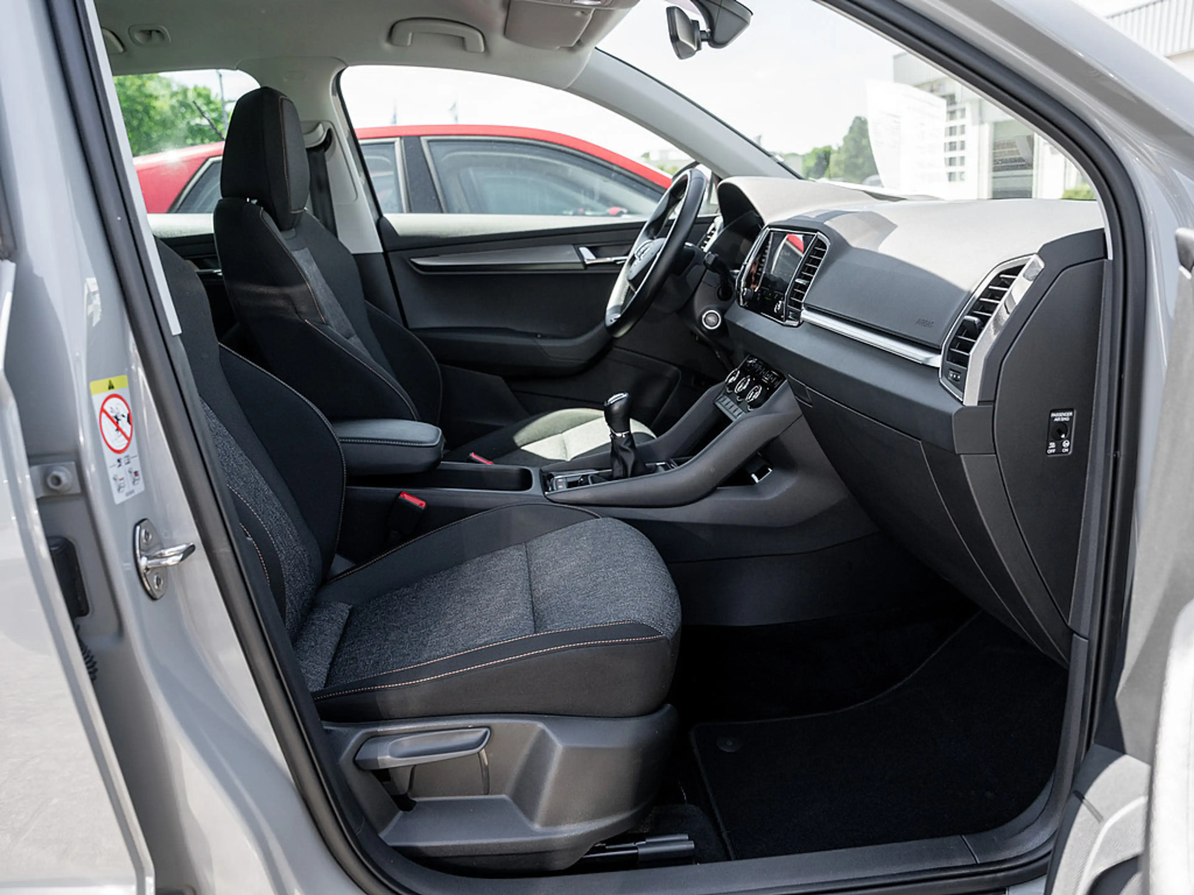 Skoda Karoq 2.0 TDI Clever AHK KAM LED SHZ PDC NAVI — photo 2