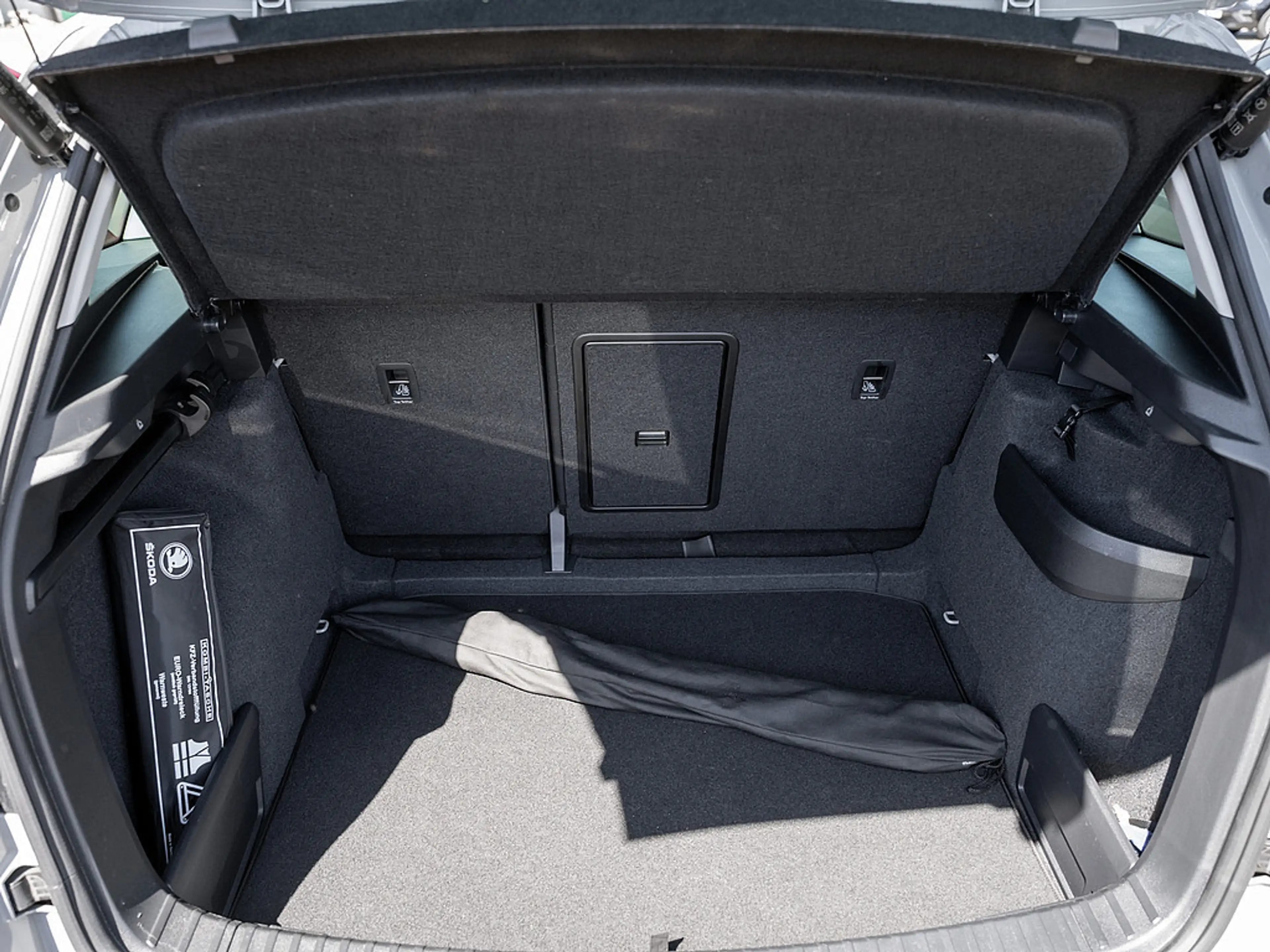 Skoda Karoq 2.0 TDI Clever AHK KAM LED SHZ PDC NAVI — photo 15