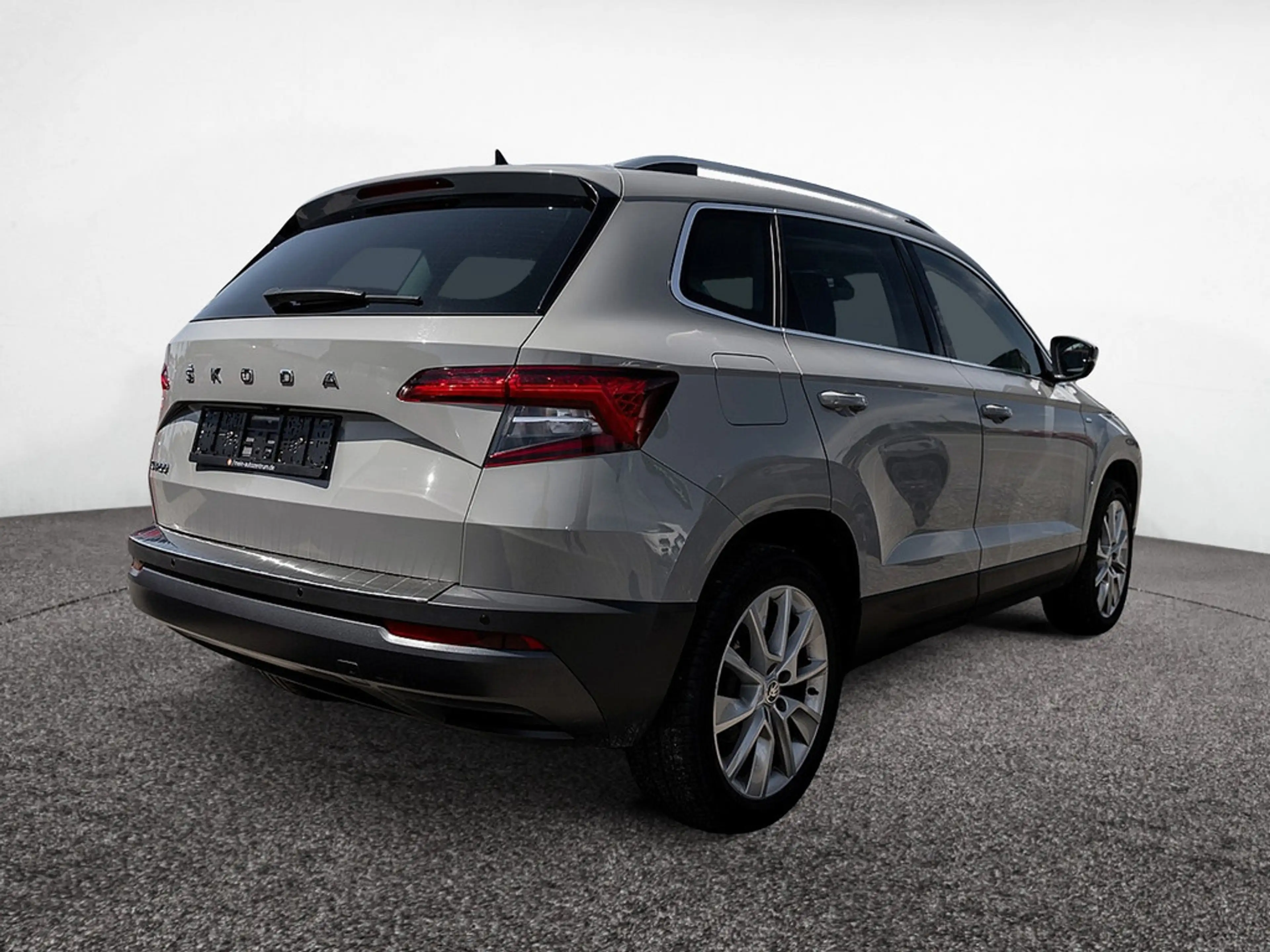 Skoda Karoq 2.0 TDI Clever AHK KAM LED SHZ PDC NAVI — photo 3