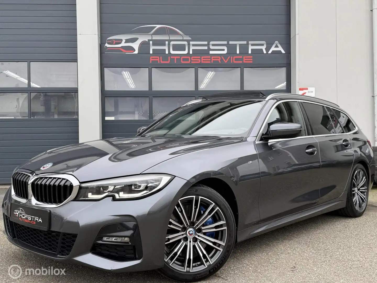 BMW 320 3-serie Touring 320i M-Sport Pano Carplay H&K Stoe Grau - 1