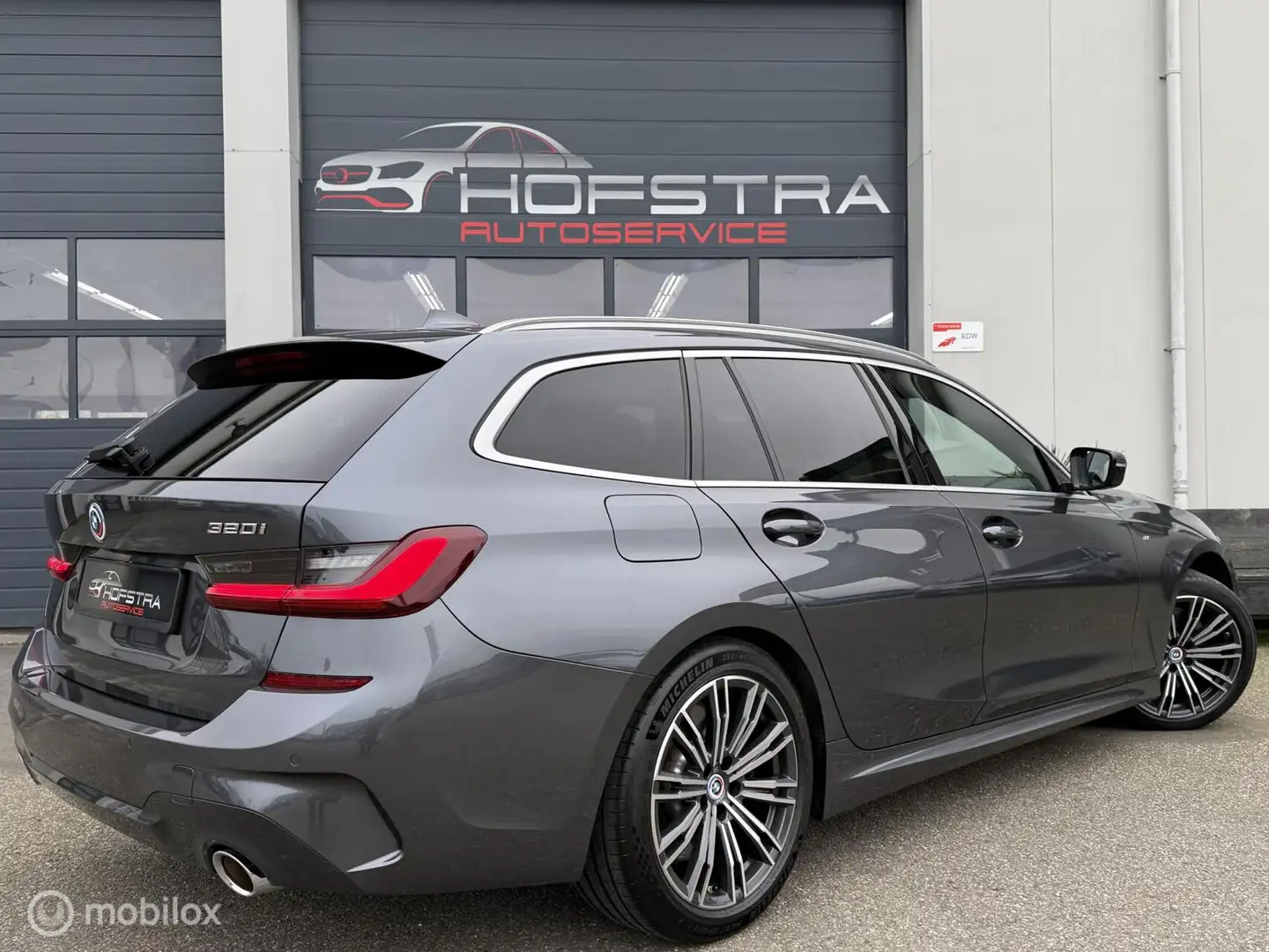 BMW 320 3-serie Touring 320i M-Sport Pano Carplay H&K Stoe Grau - 2