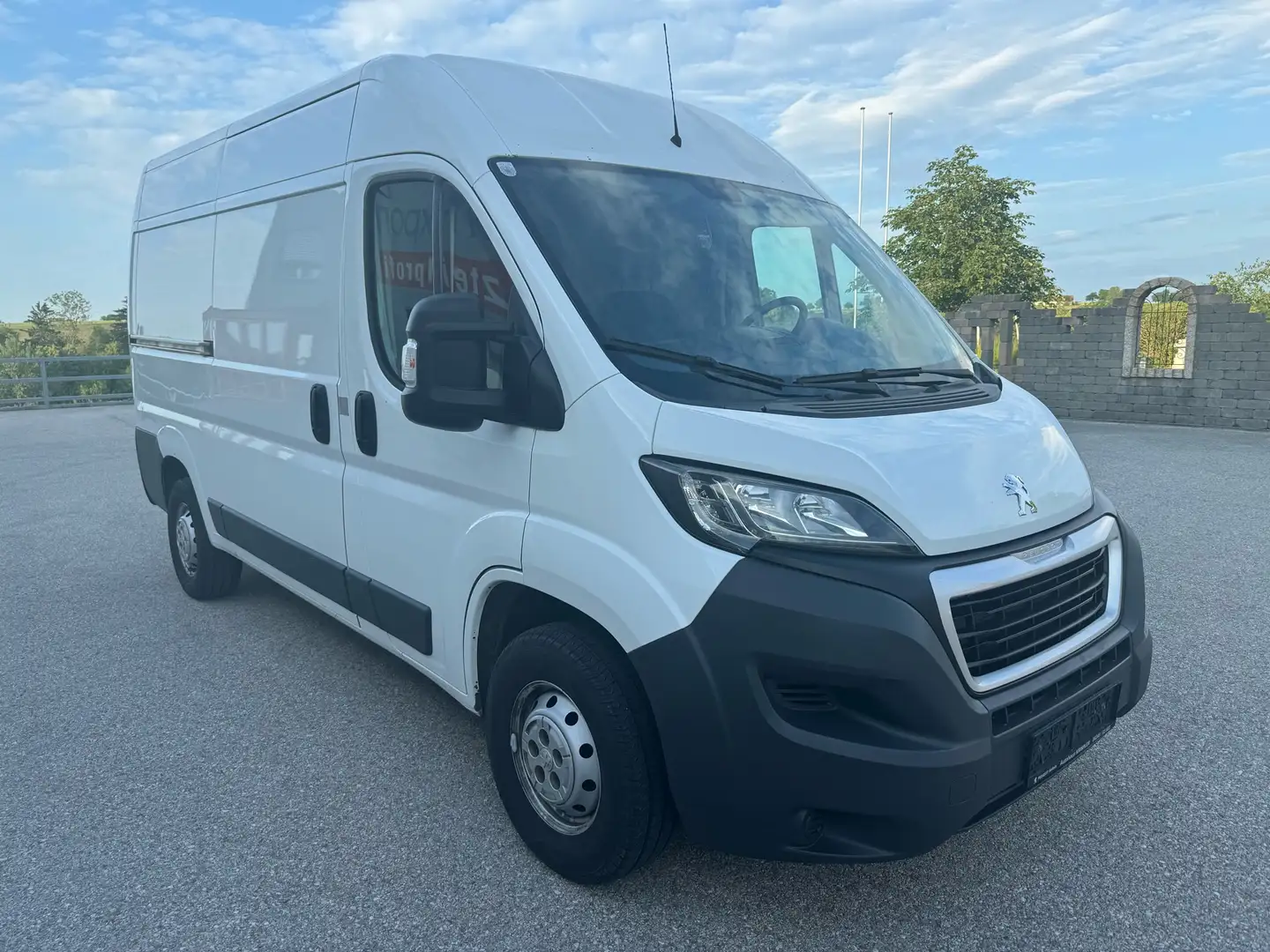 Peugeot Boxer Bus 3300 L2H2 2,2 HDi 110 FAP Wit - 2