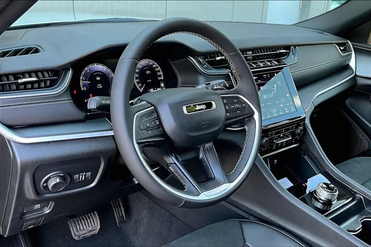 Jeep Grand Cherokee снимка Jeep Grand Cherokee