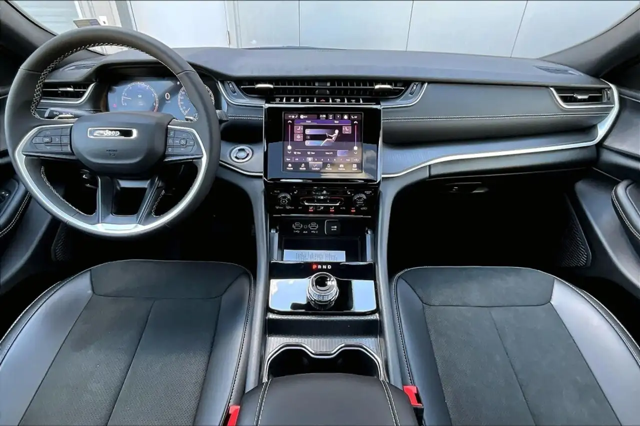 Jeep Grand Cherokee снимка Jeep Grand Cherokee