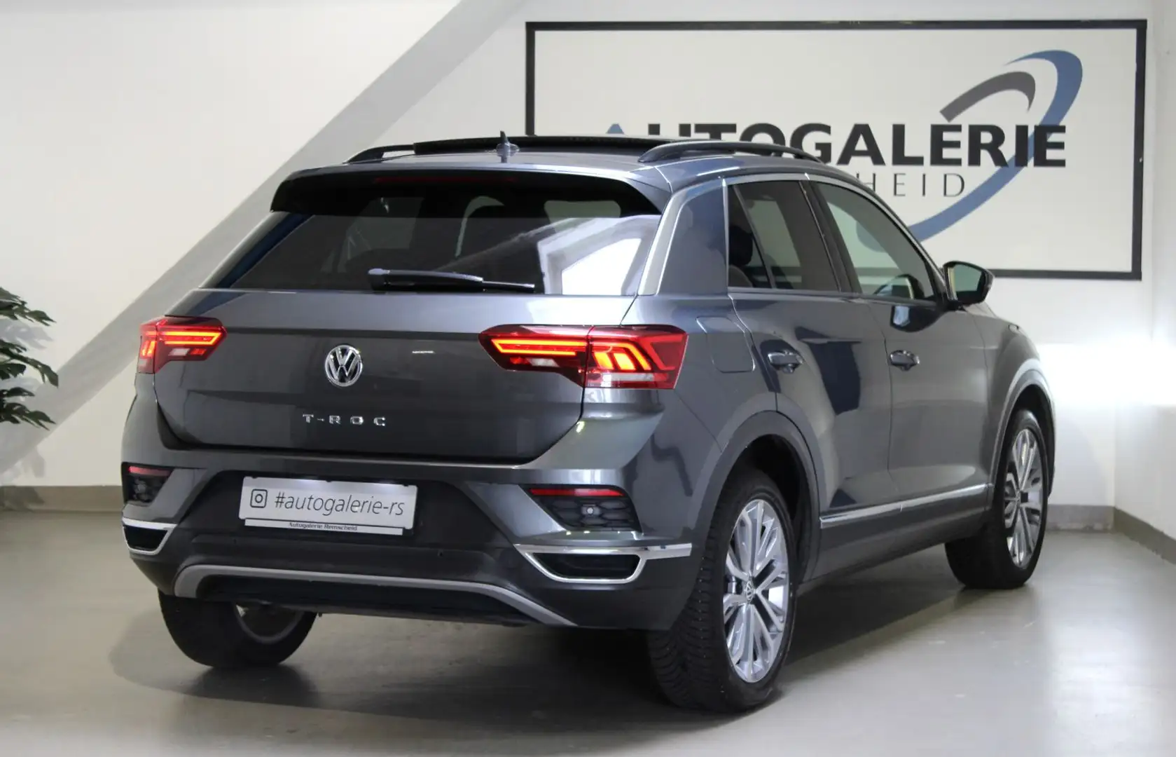 Volkswagen T-Roc 1.5 TSI DSG Sport*VIRTUAL*PANO*ACC*1.HAND* Grau - 2