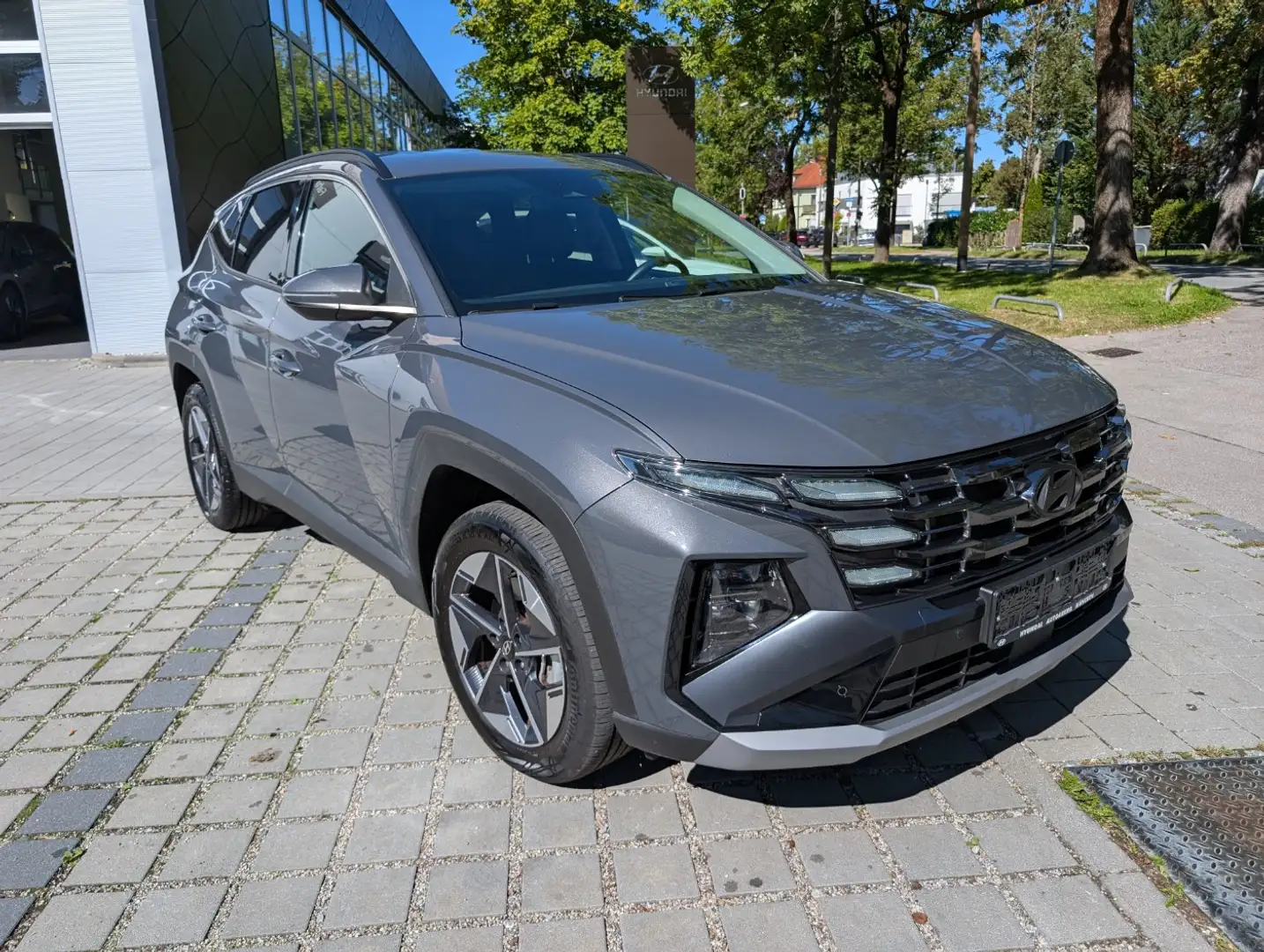 Hyundai TUCSON 1.6 T-GDI Trend 2xKlima ACC AUT DynLicht Gris - 2