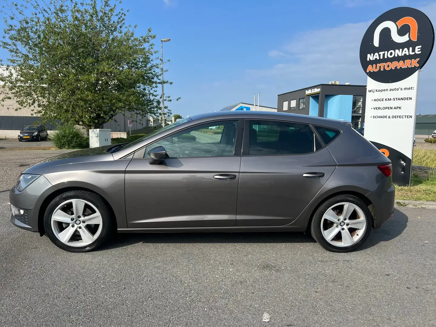 SEAT Leon ST 2015 * 2.0 TDI FR Dynamic * LED * LMV * AIRCO * Grijs - 2
