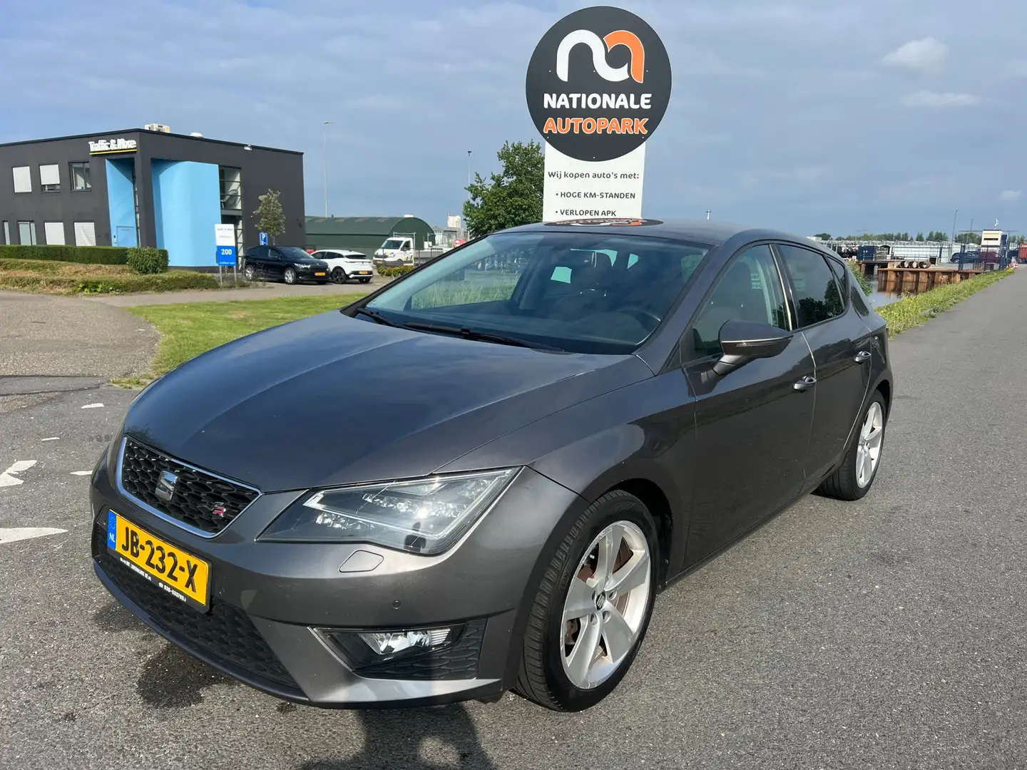 SEAT Leon ST 2015 * 2.0 TDI FR Dynamic * LED * LMV * AIRCO * Grijs - 1
