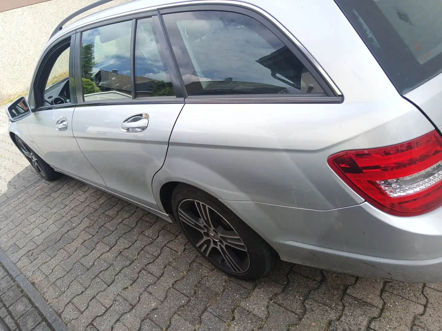 Mercedes-Benz 220 Srebrny - 2