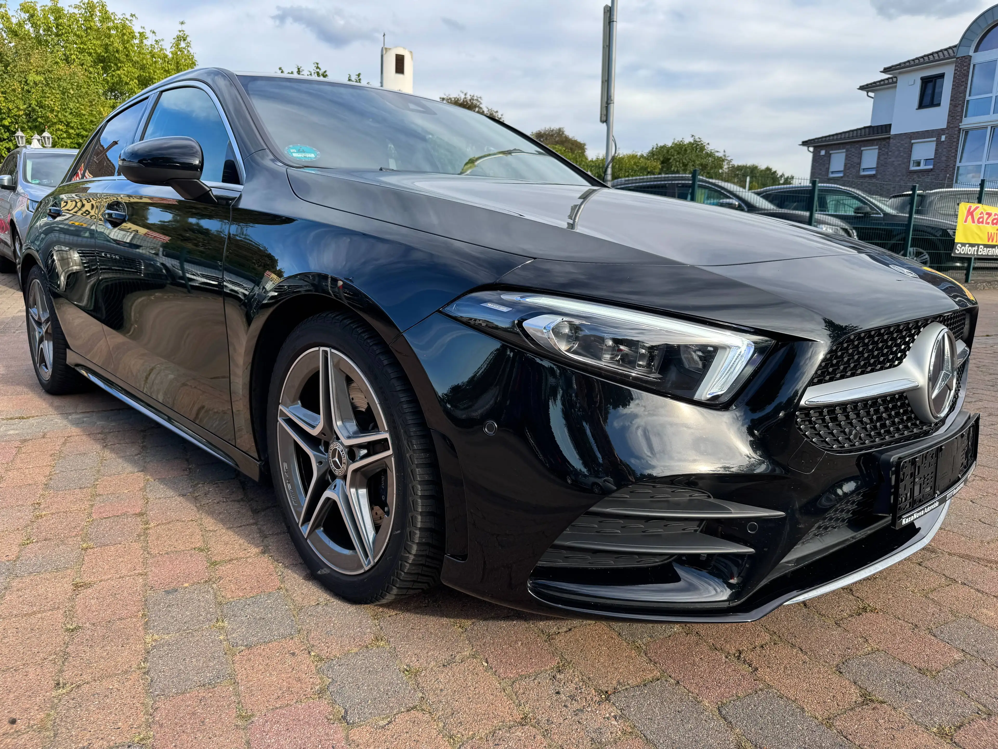 Mercedes-Benz A 220 A 220 AMG - 4Matic-Automatik-NAV-Shzg-LED-PDC-UVM — photo 3