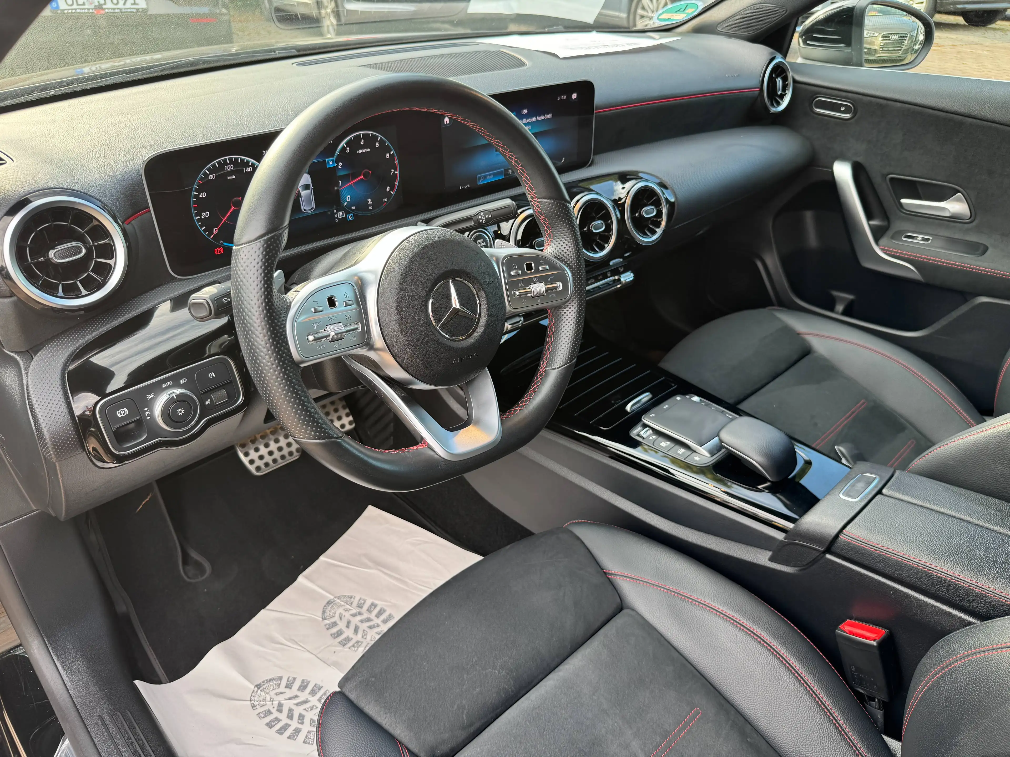 Mercedes-Benz A 220 A 220 AMG - 4Matic-Automatik-NAV-Shzg-LED-PDC-UVM — photo 12