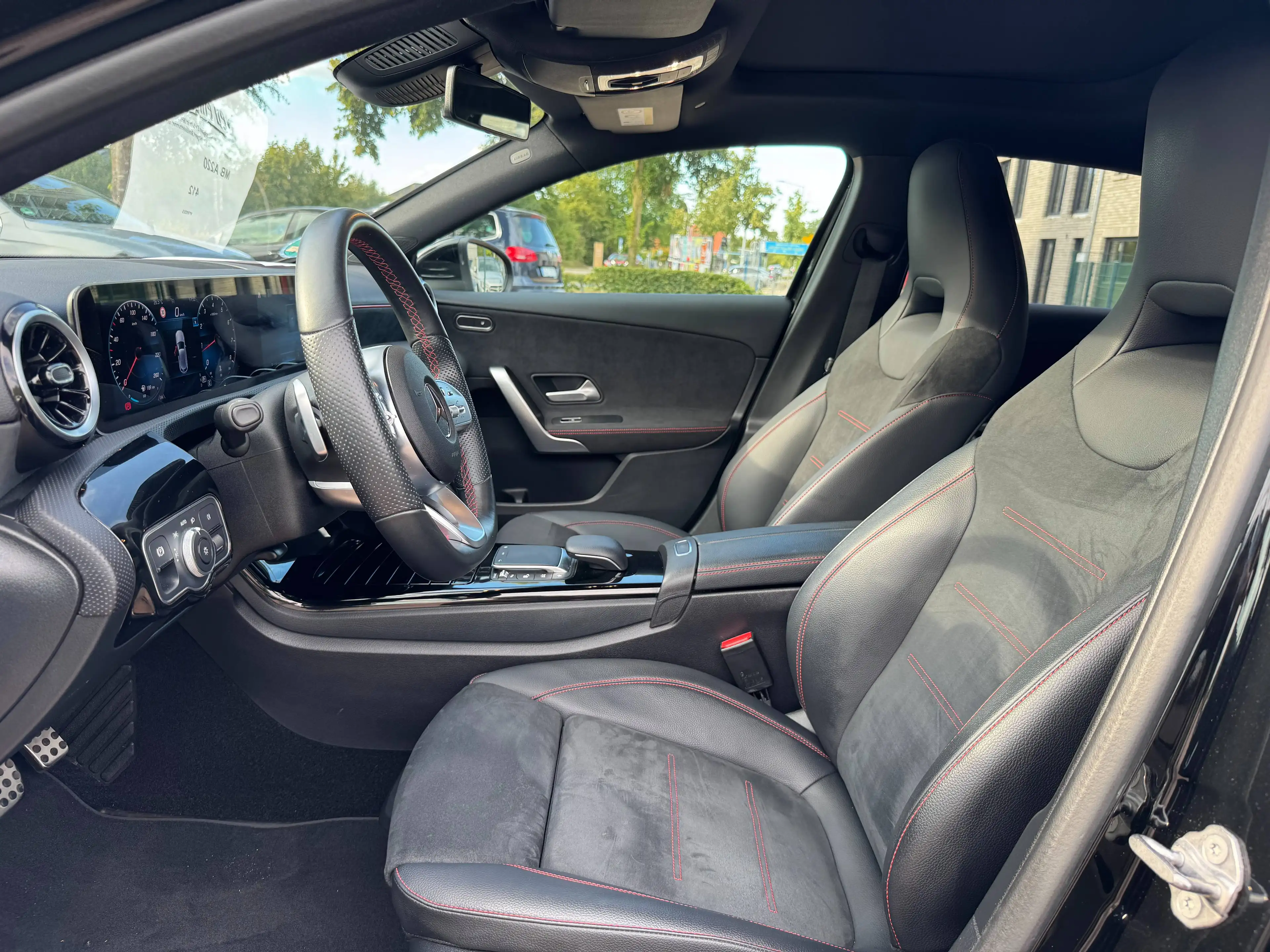 Mercedes-Benz A 220 A 220 AMG - 4Matic-Automatik-NAV-Shzg-LED-PDC-UVM — photo 14