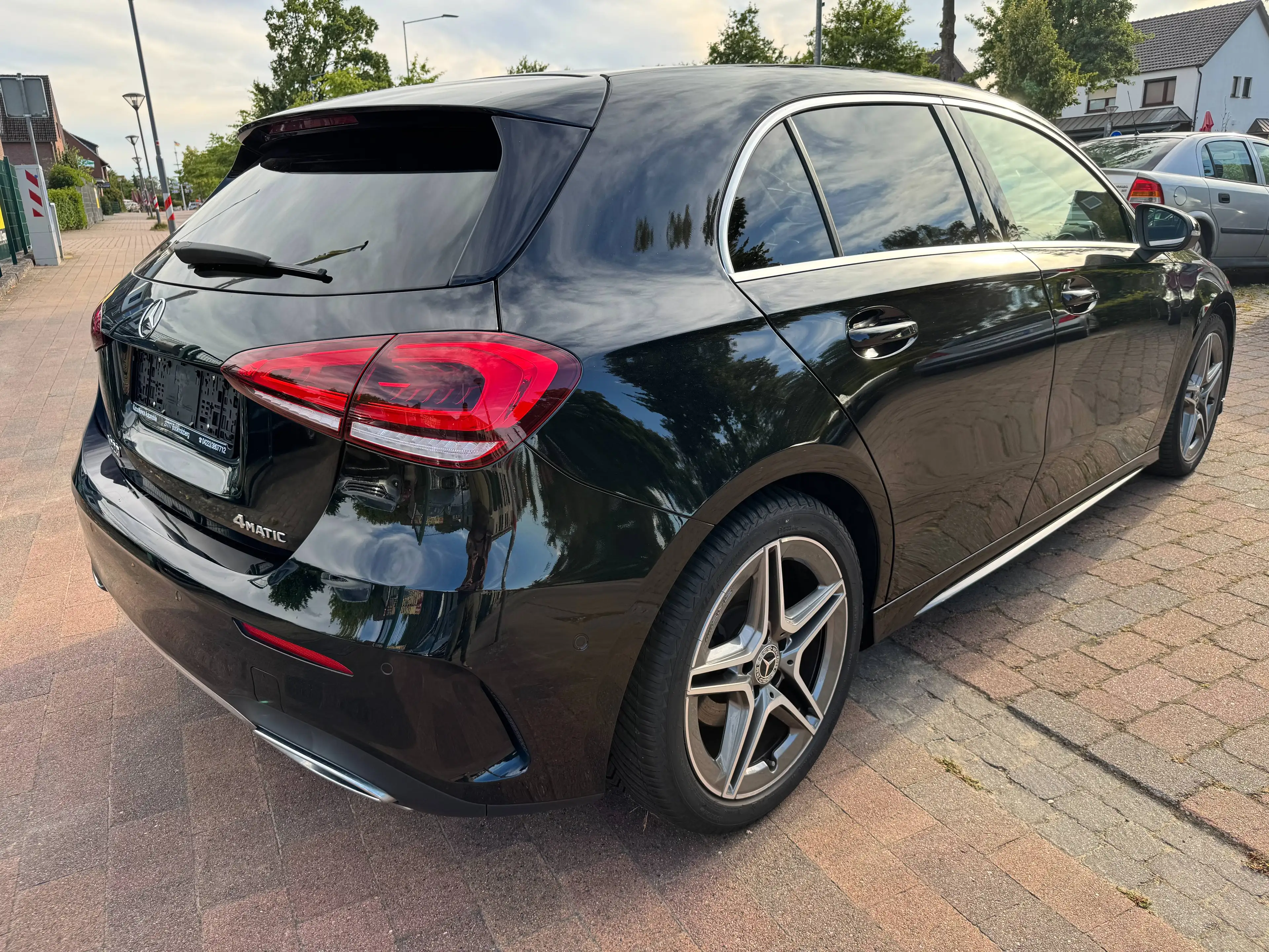 Mercedes-Benz A 220 A 220 AMG - 4Matic-Automatik-NAV-Shzg-LED-PDC-UVM — photo 5
