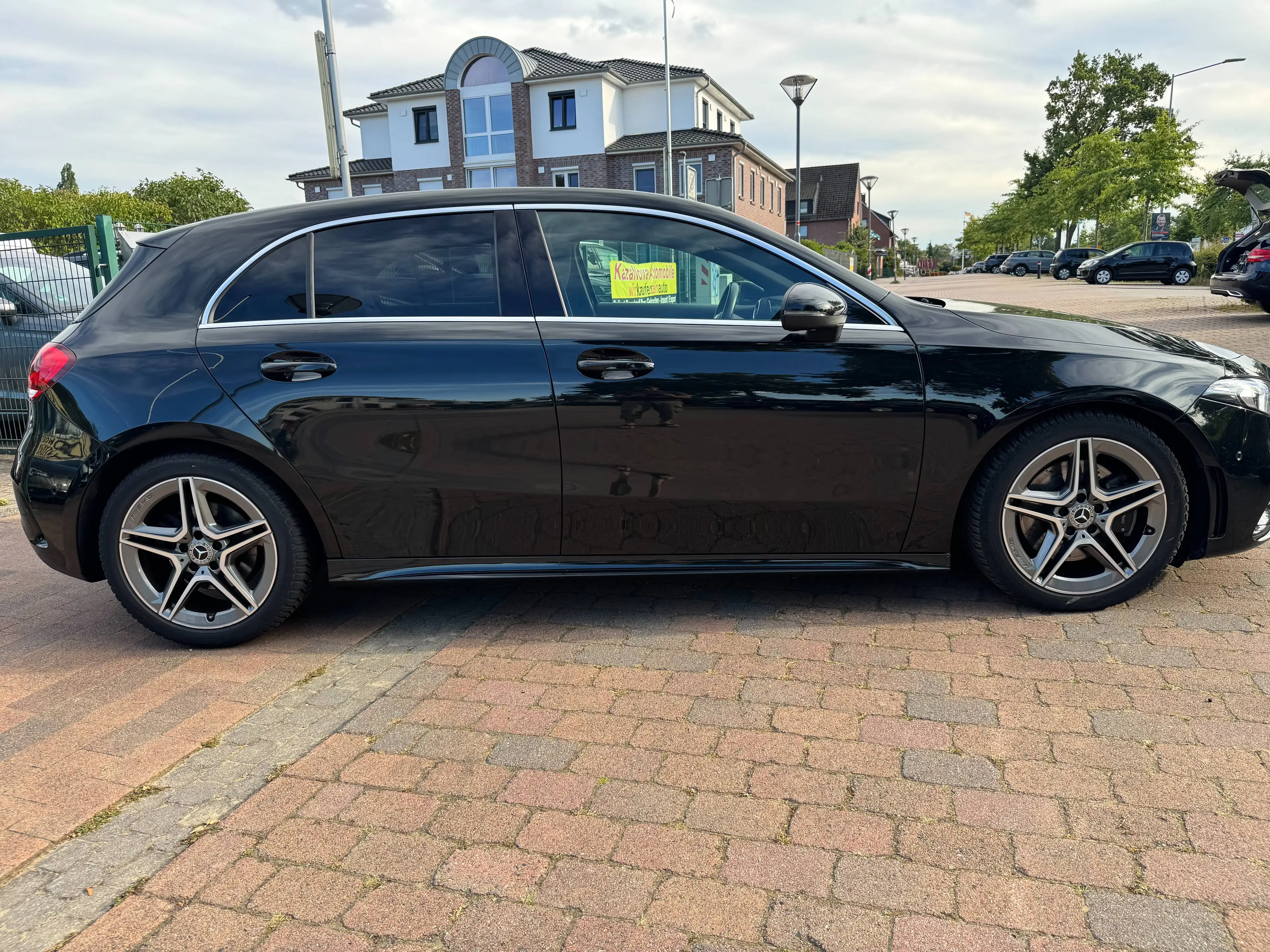 Mercedes-Benz A 220 A 220 AMG - 4Matic-Automatik-NAV-Shzg-LED-PDC-UVM — photo 4