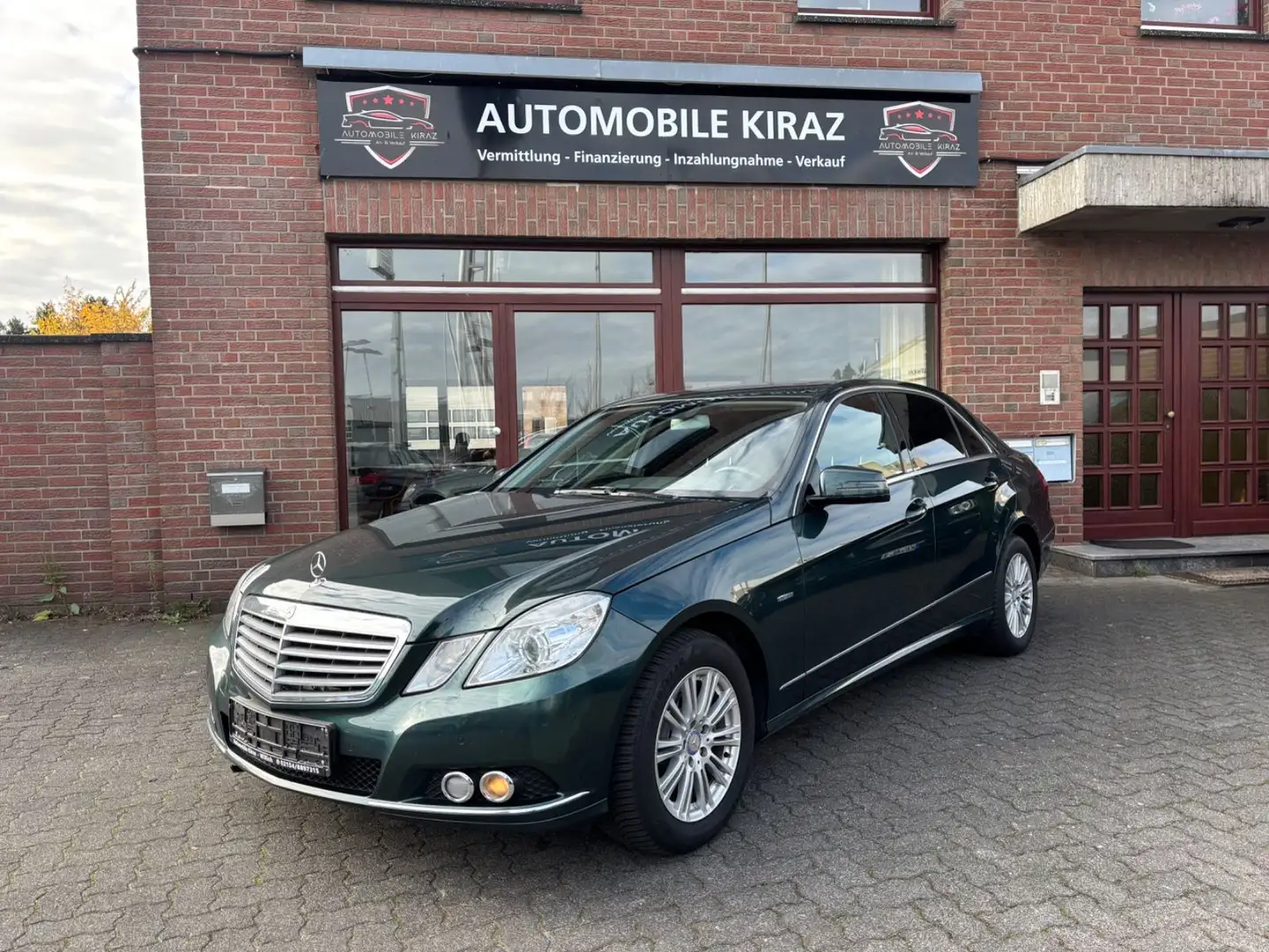Mercedes-Benz E 200 E200 CGI BlueEfficiency S-DACH STHZ SHZ NAVI Grün - 1