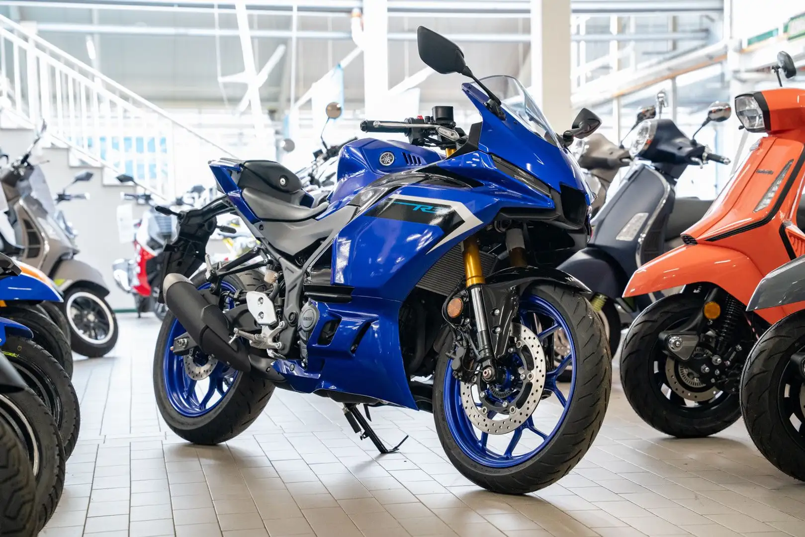 Yamaha R 3 Modell 2025 ,sofort lieferbar, Lieferservice Blau - 2
