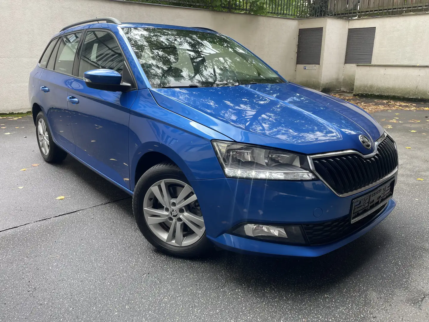 Skoda Fabia Ambition/ Einparkhilfe mit kamara, CarPlay Navi Blau - 2