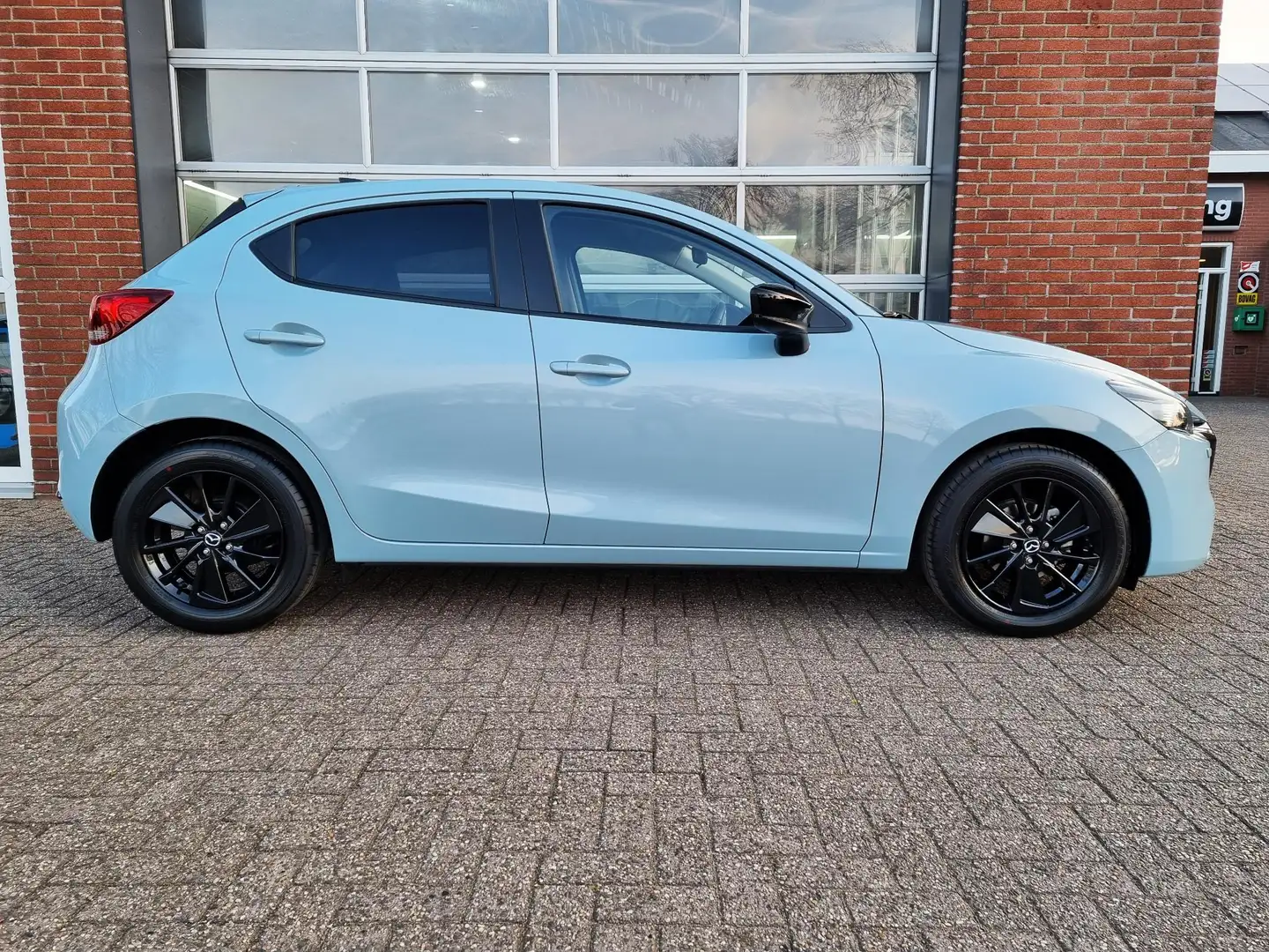 Mazda 2 1.5 SkyActiv-G 90 Homura Blauw - 2
