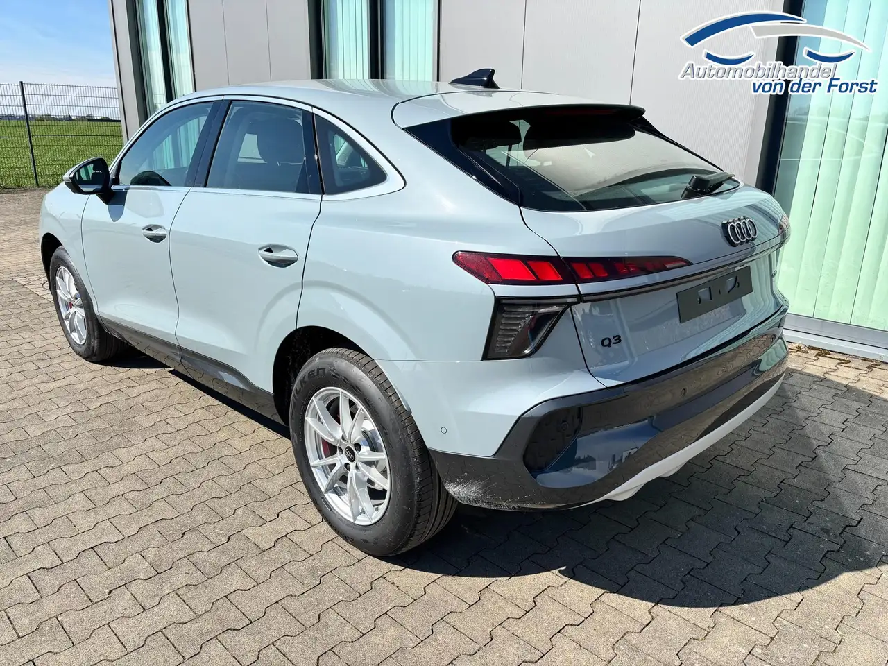 Audi Q3 "Basis" INKL. LIEFERUNG KOSTENLOS & PREISGARANT... 4