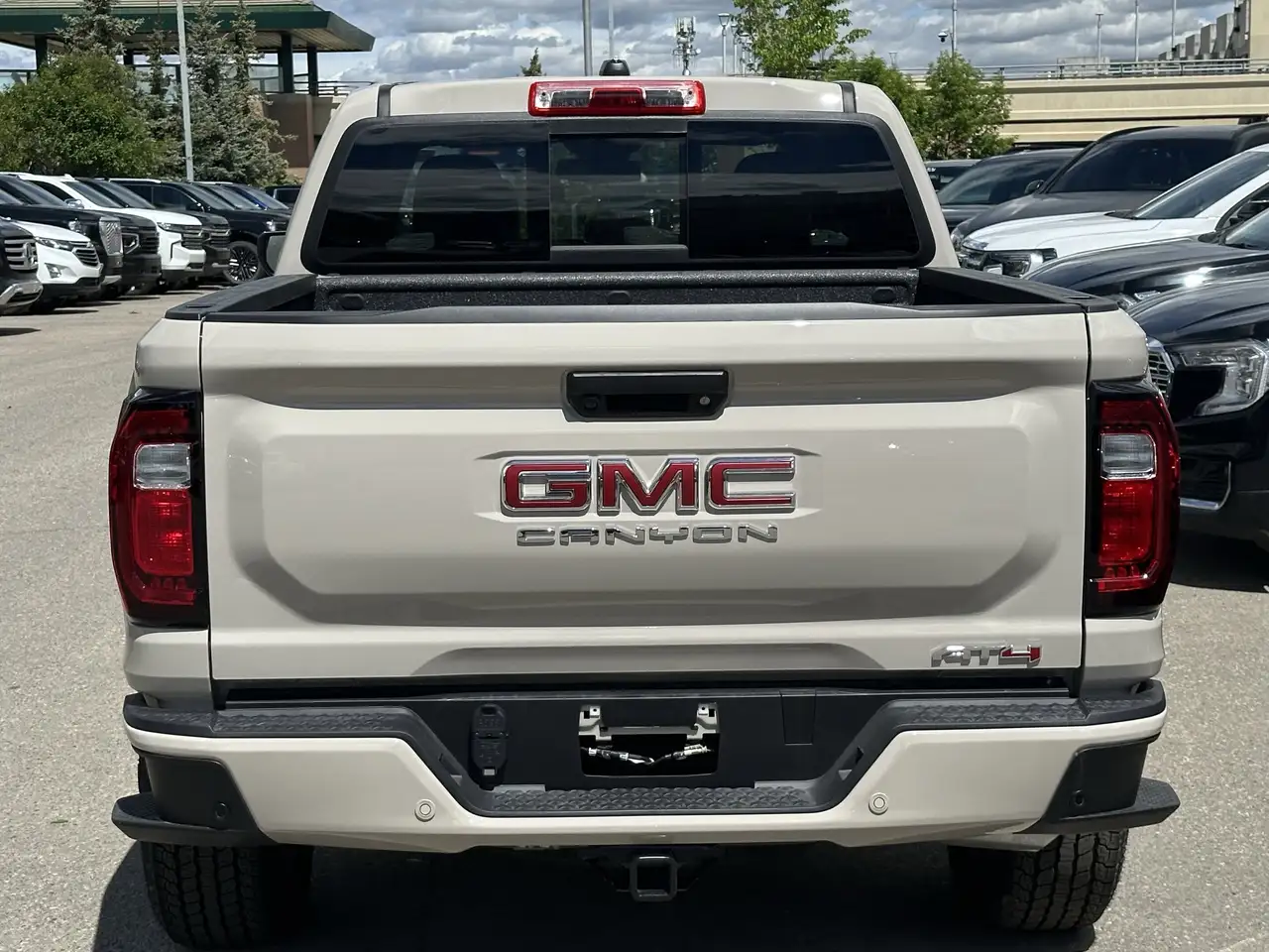 GMC Canyon снимка GMC Canyon