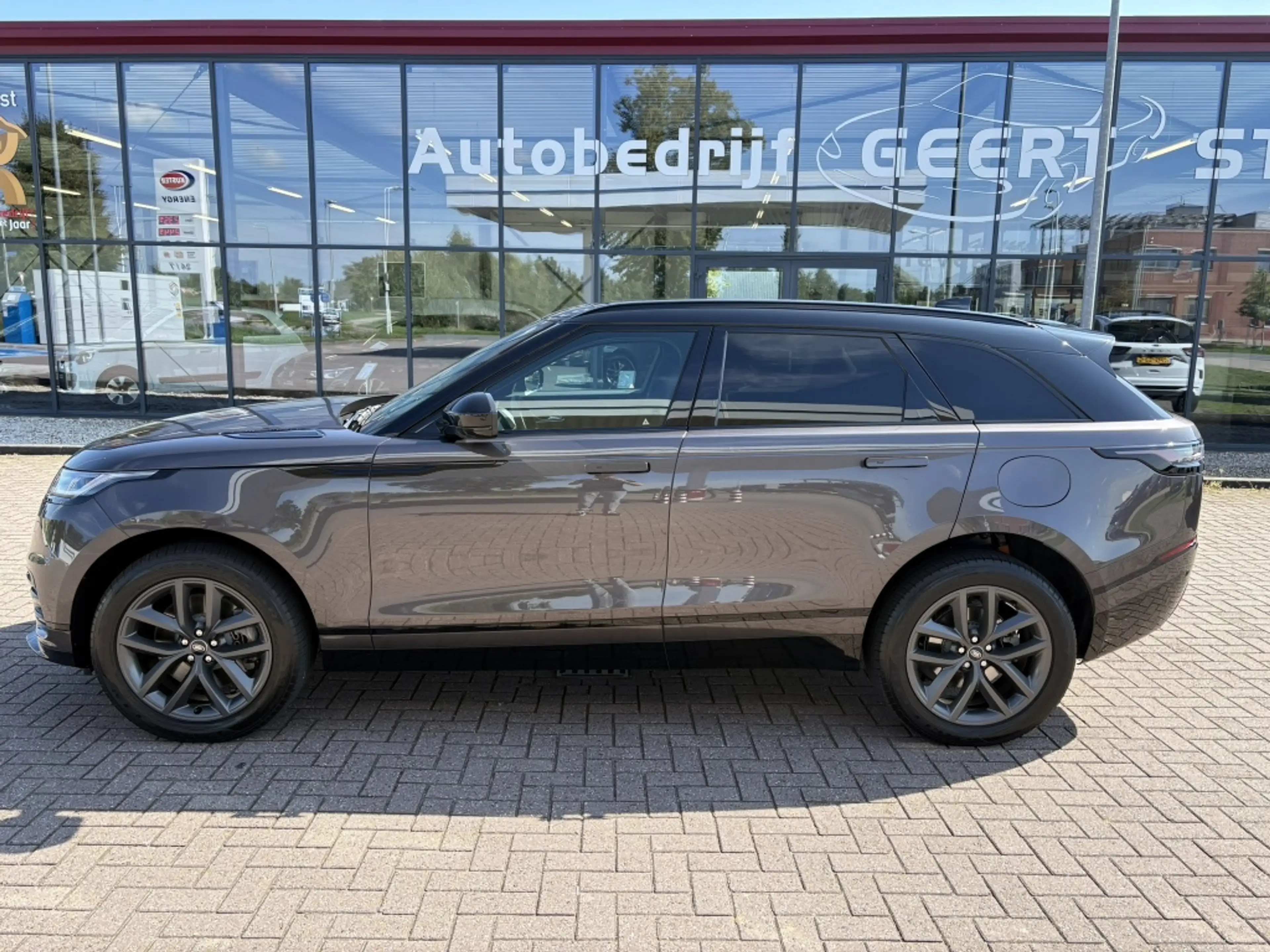 Land Rover Range Rover Velar P400e 404pk AWD AUT / PHEV / ACC / Leder / Pano — photo 2
