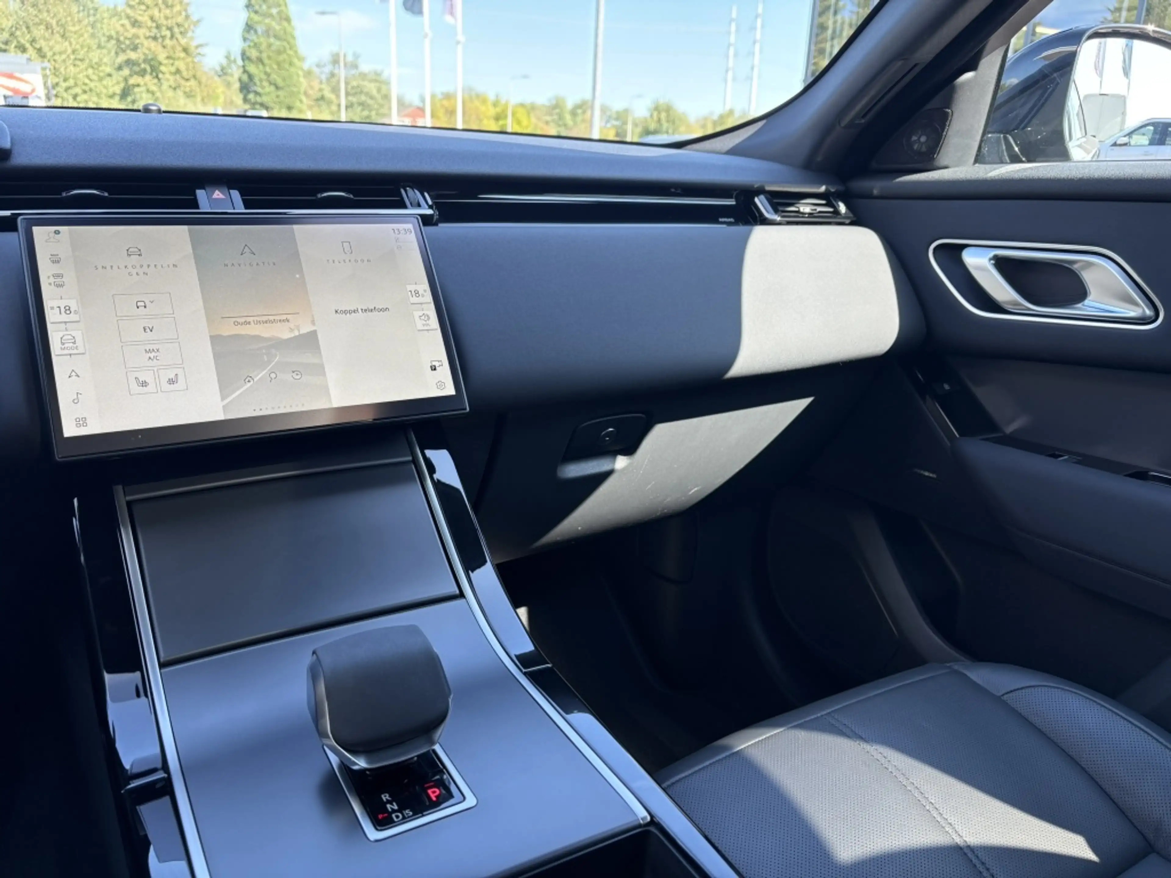 Land Rover Range Rover Velar P400e 404pk AWD AUT / PHEV / ACC / Leder / Pano — photo 8