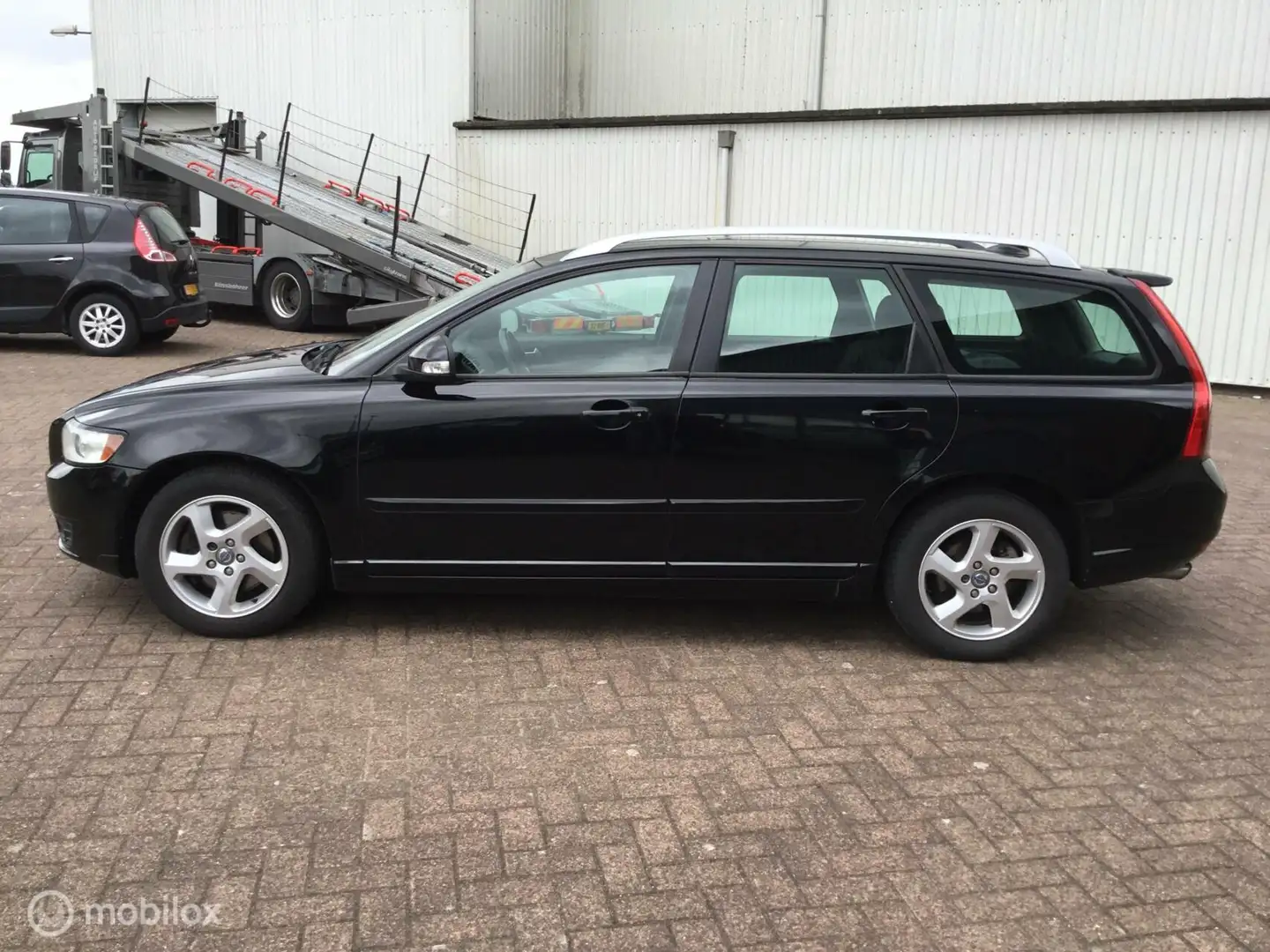 Volvo V50 2.0 D3 R-Design Noir - 2