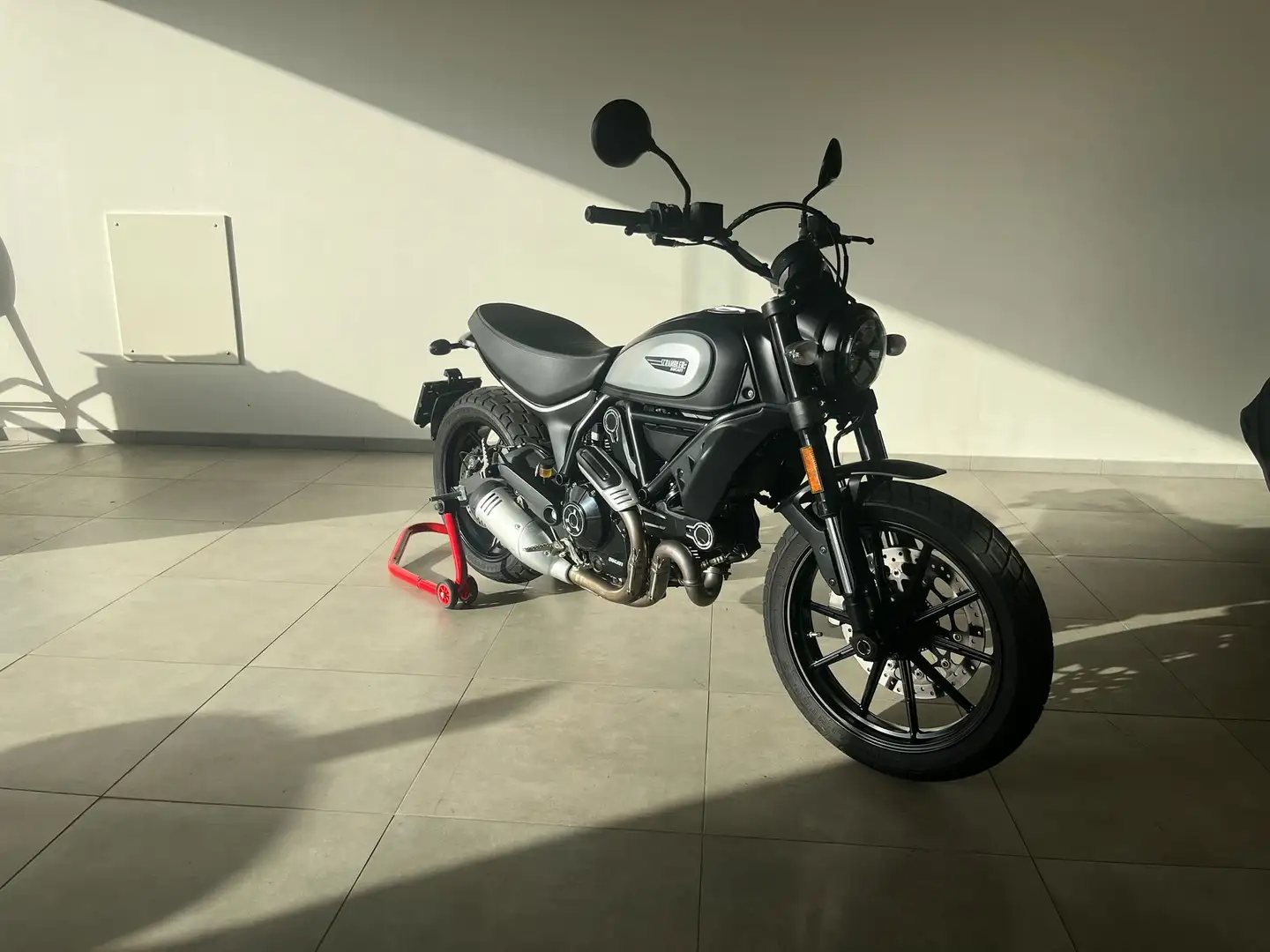 Ducati Scrambler 800 Dark Noir - 2