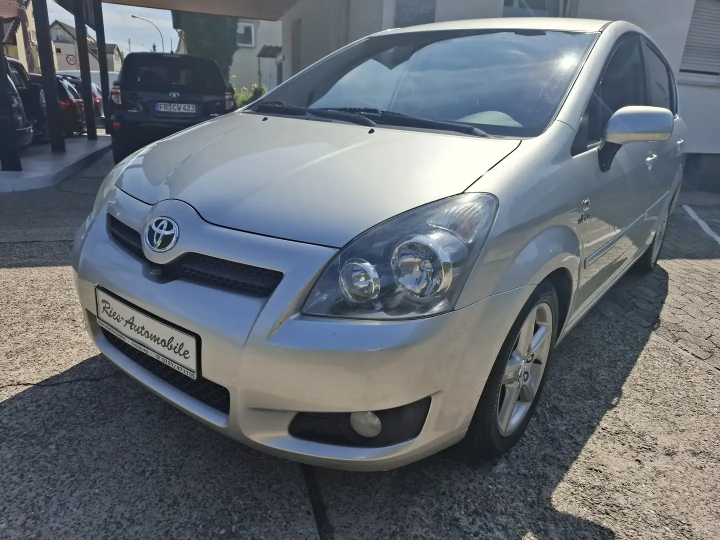 Toyota Corolla Verso 2.2 D-CAT Executive Grigio - 1