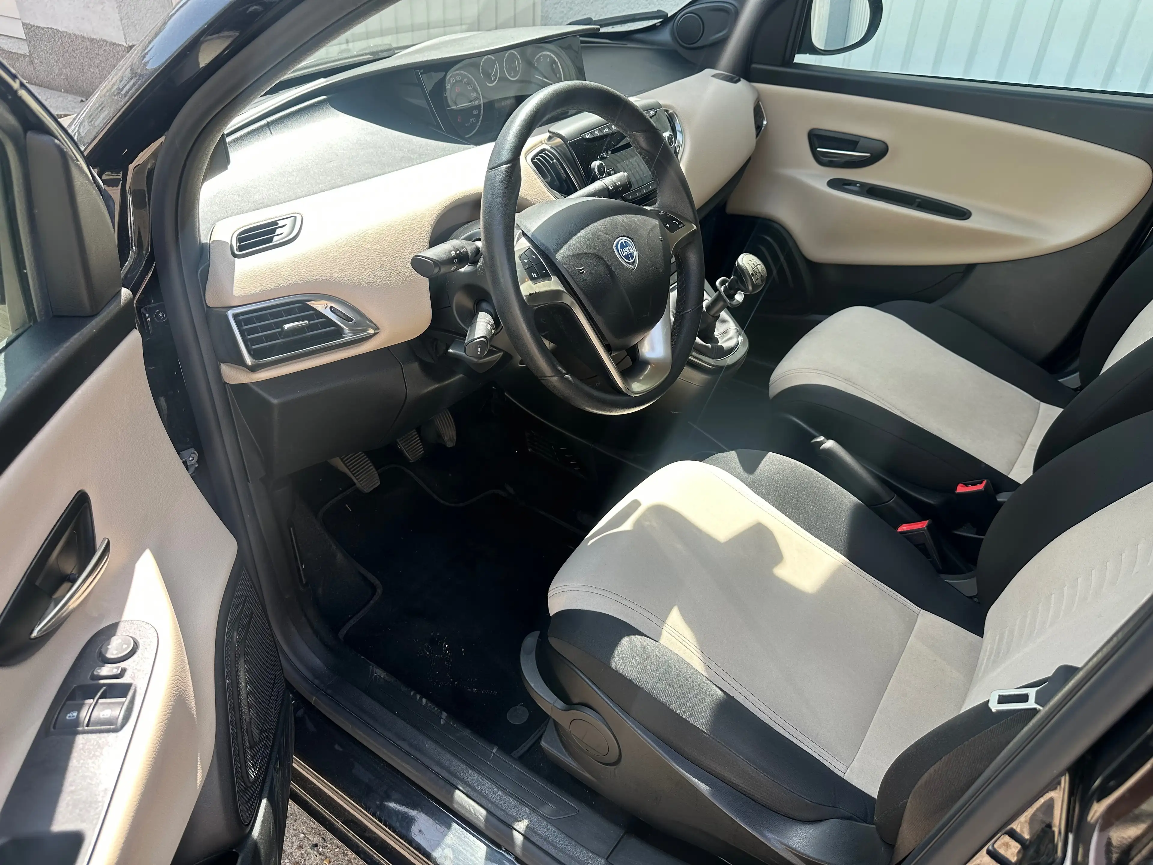 Lancia Ypsilon Y 1.2 8v Silver Klima/ PDC — photo 10