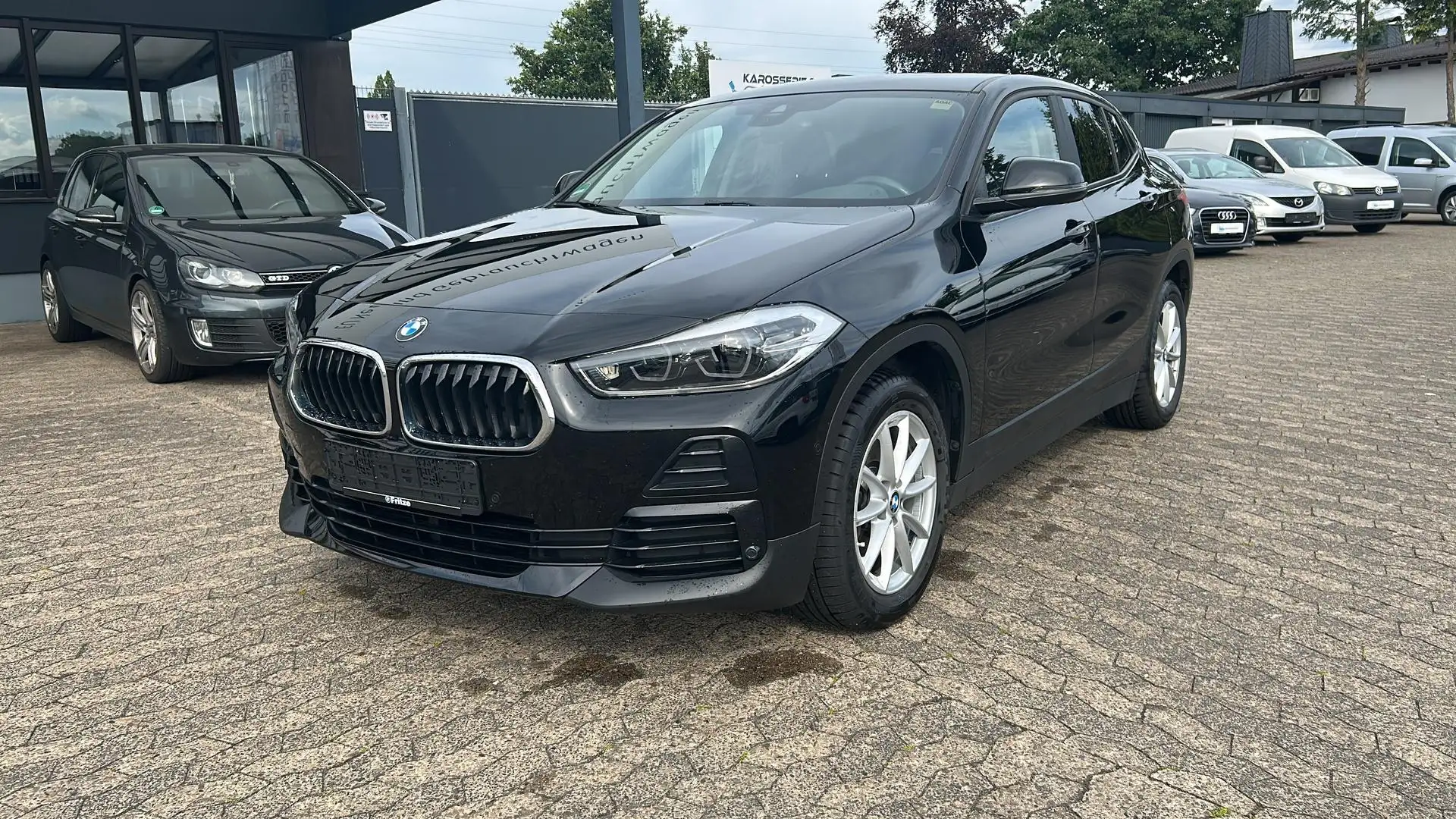 BMW X2 sDrive20d Advantage LED SHZ PDC DAB+ KAMERA 140... Schwarz - 1