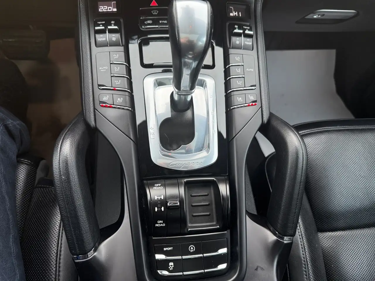 Porsche Cayenne снимка Porsche Cayenne