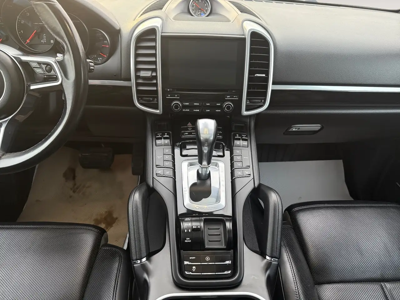 Porsche Cayenne снимка Porsche Cayenne