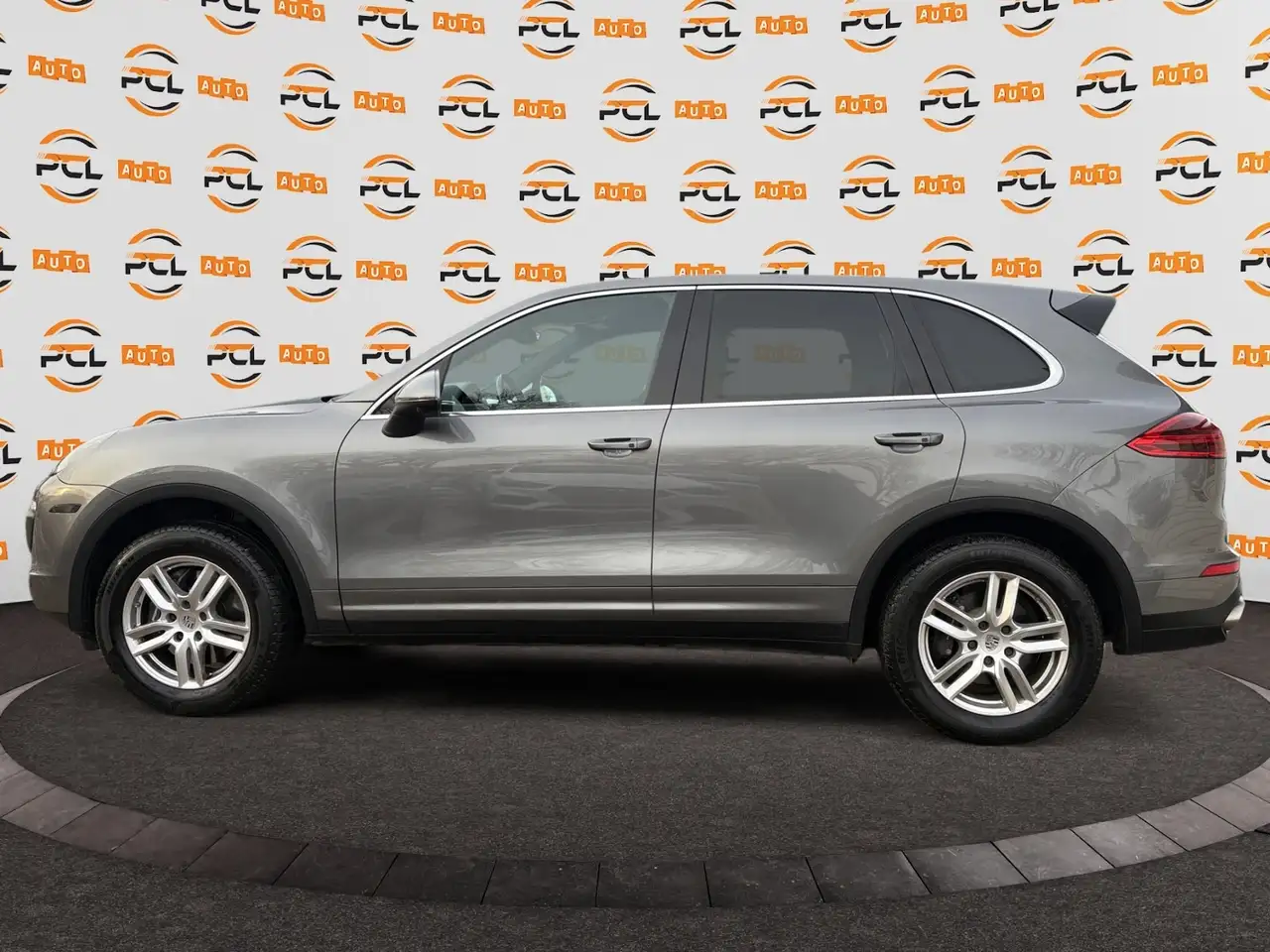Porsche Cayenne снимка Porsche Cayenne