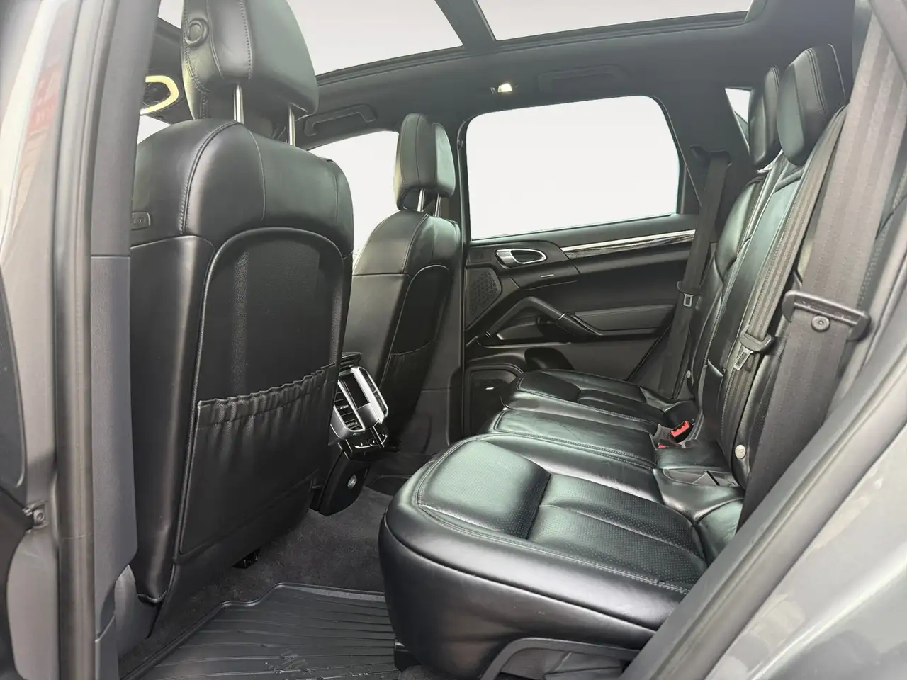Porsche Cayenne снимка Porsche Cayenne