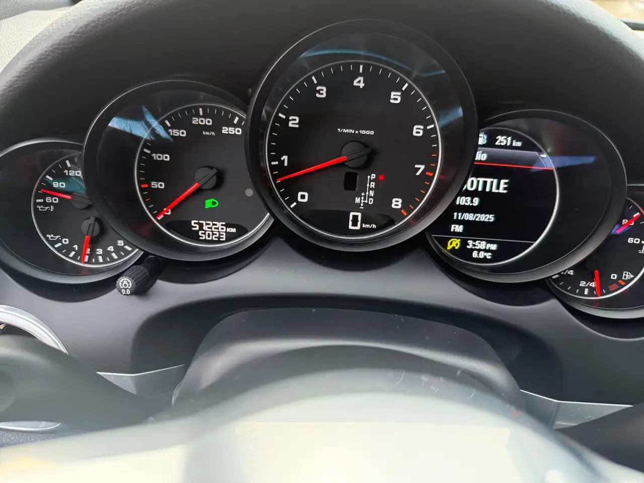 Porsche Cayenne снимка Porsche Cayenne