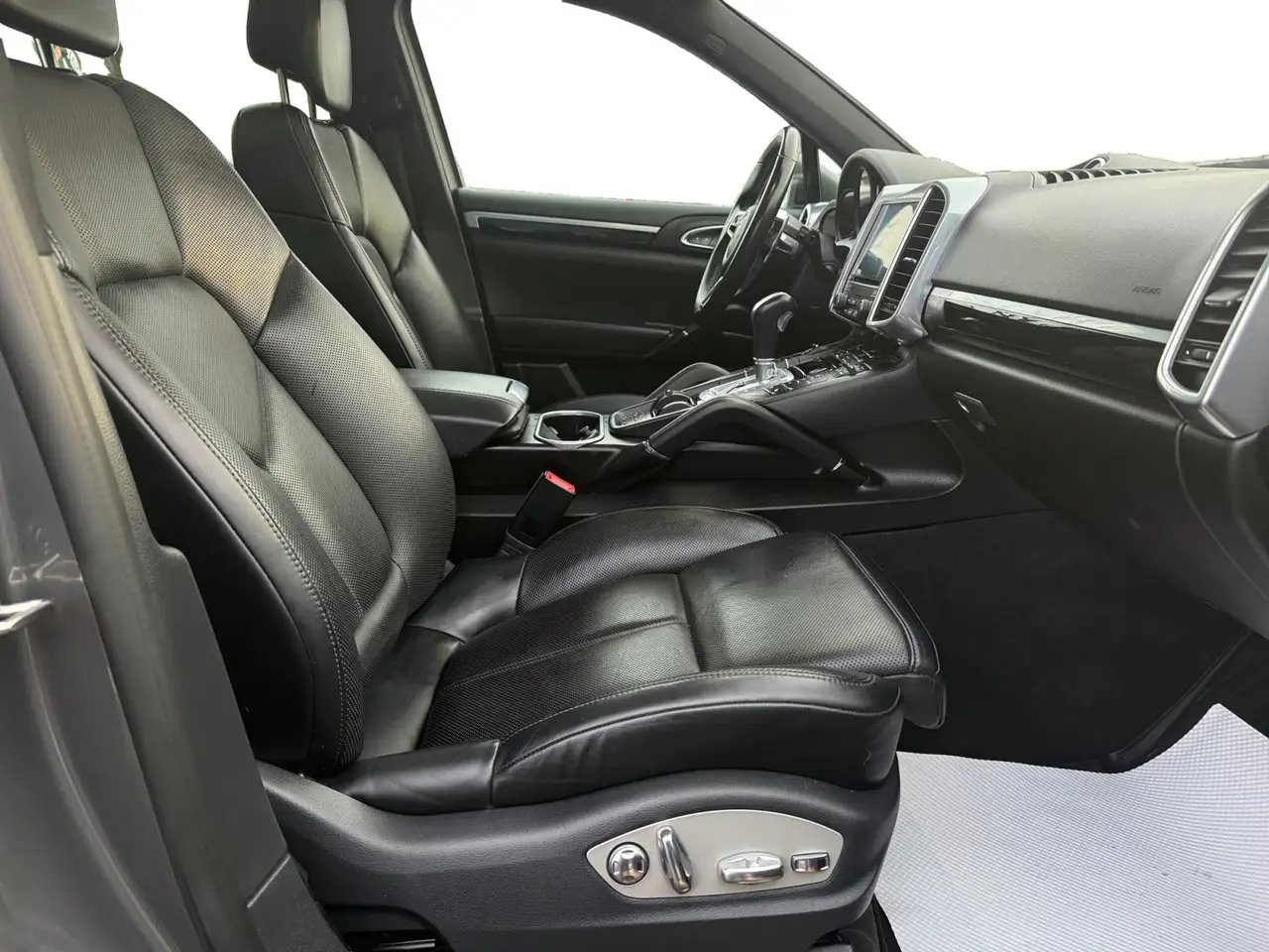 Porsche Cayenne снимка Porsche Cayenne