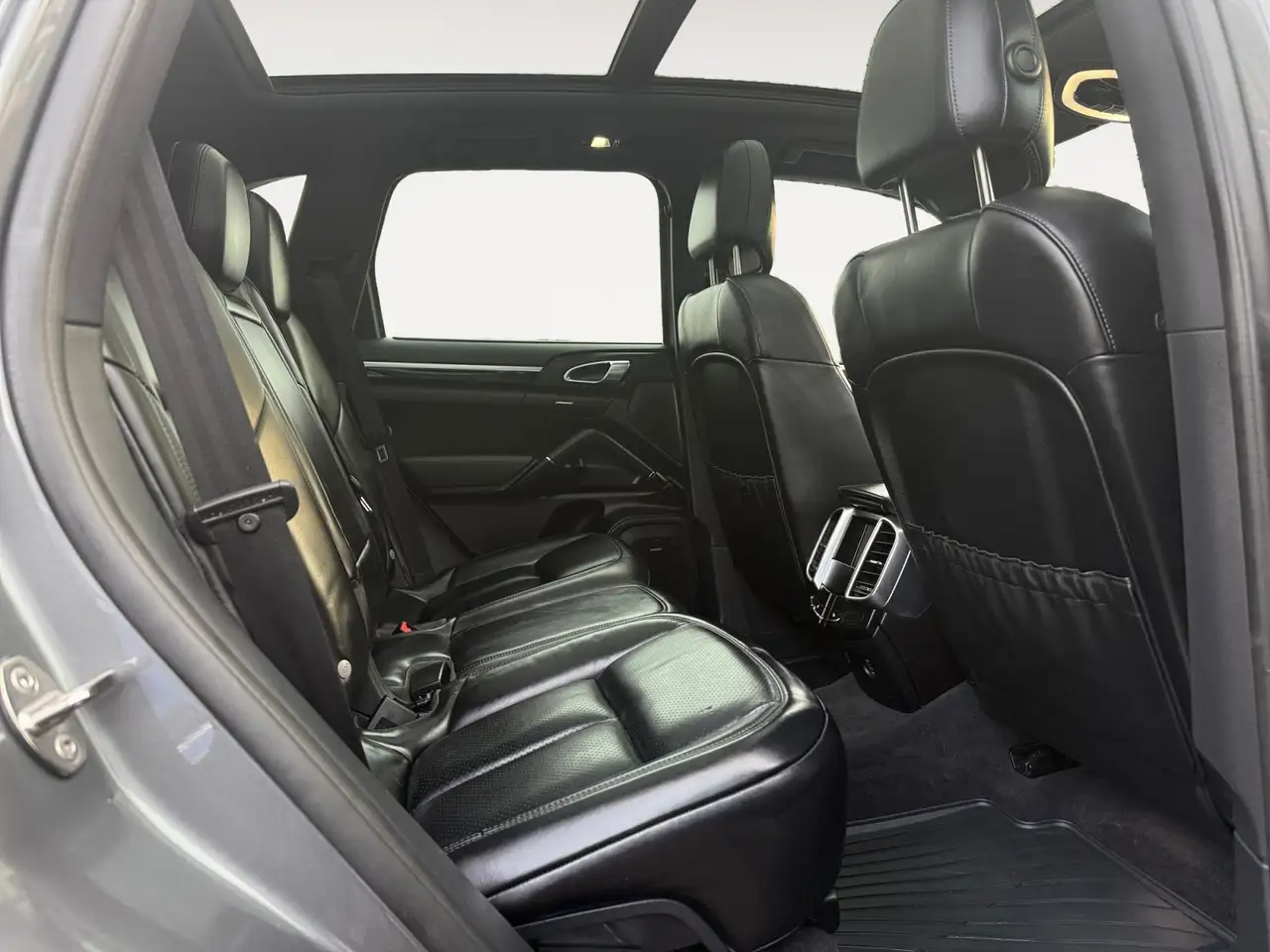 Porsche Cayenne снимка Porsche Cayenne